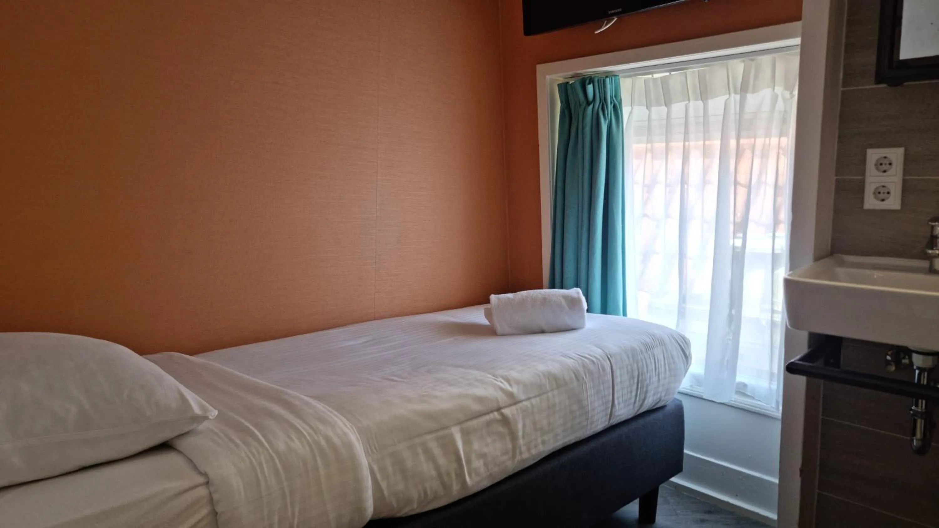 Bed in Tourist Inn One Amsterdam