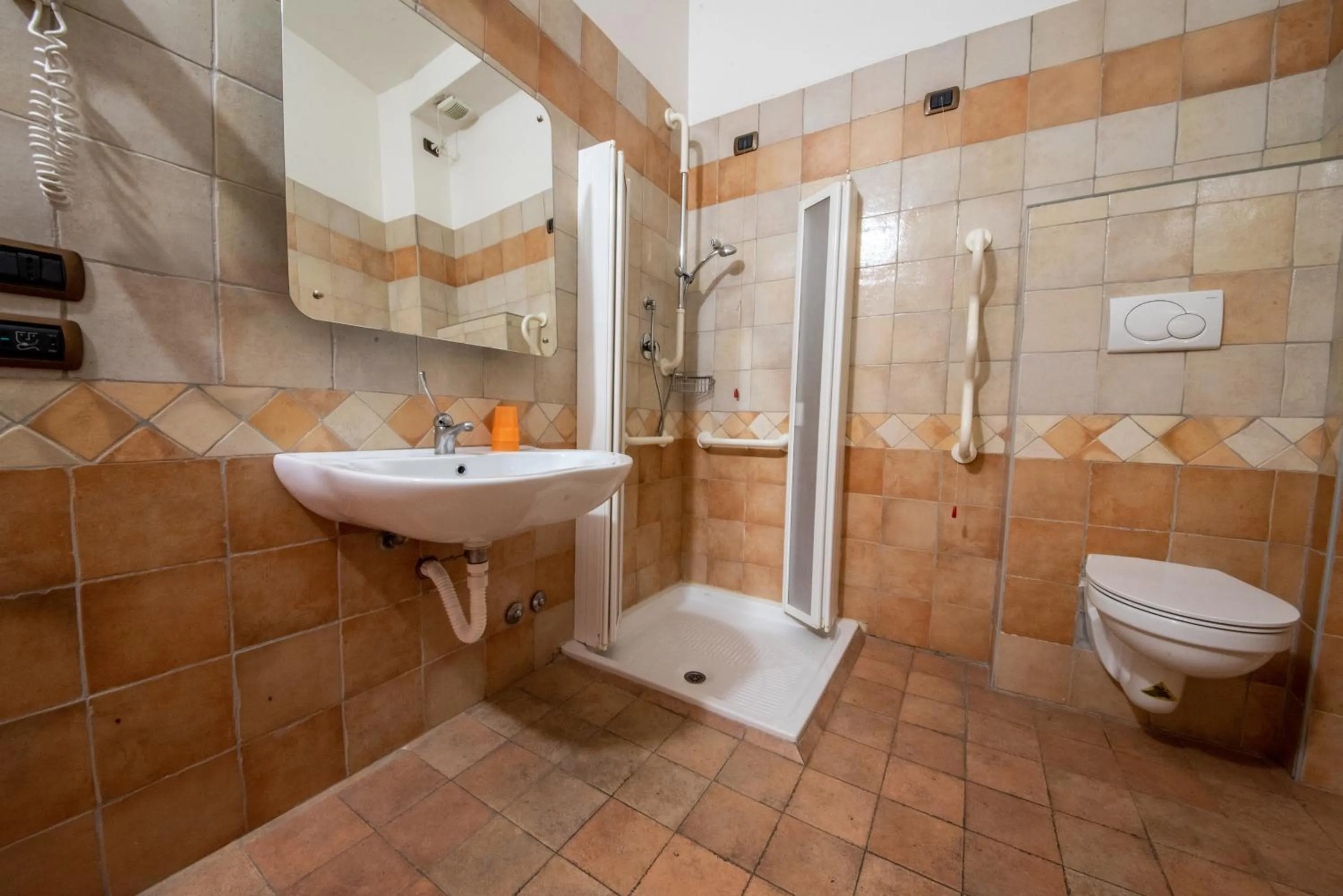 Shower in Hotel Sole