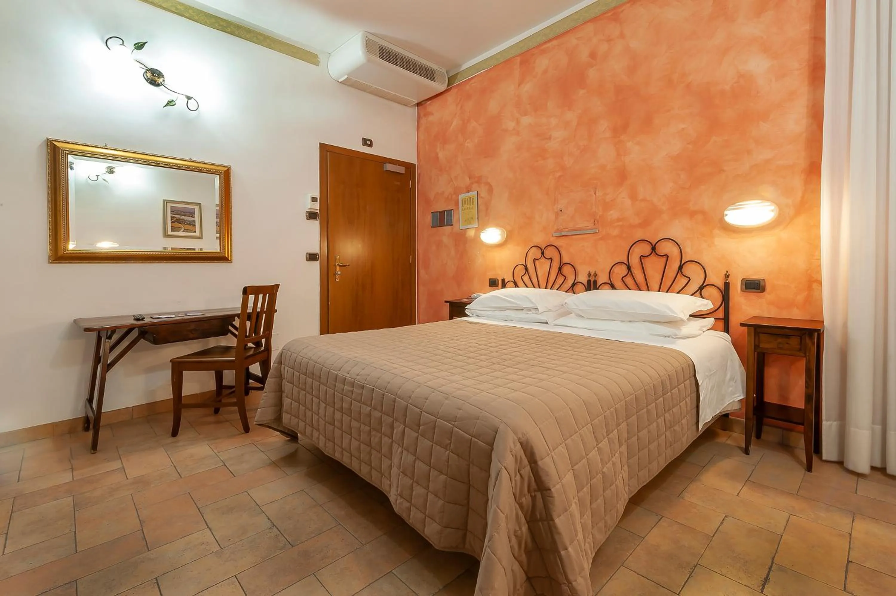 Bedroom, Bed in Hotel Sole