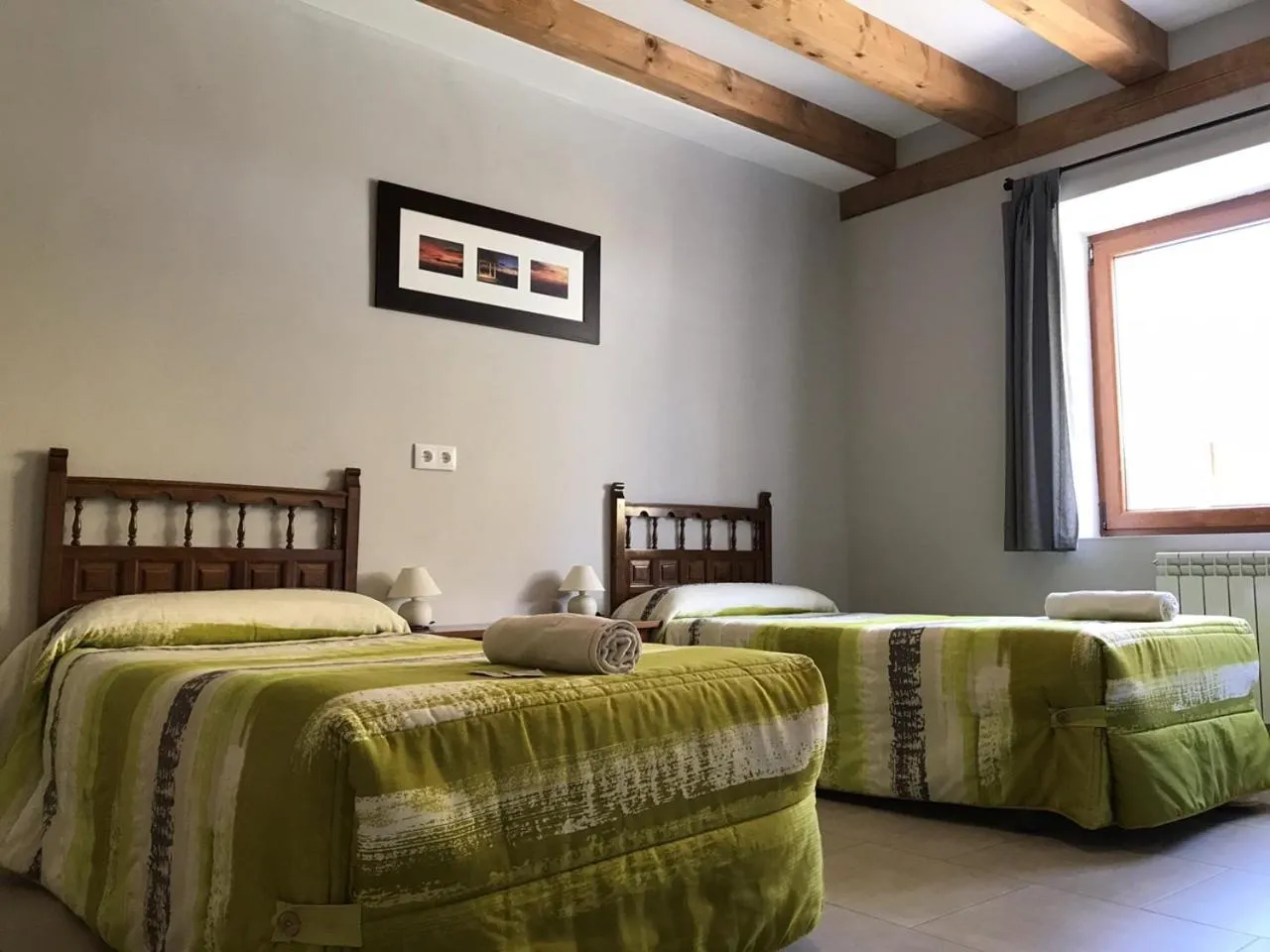 Twin Room with Private Bathroom - single occupancy in Albergue Orion