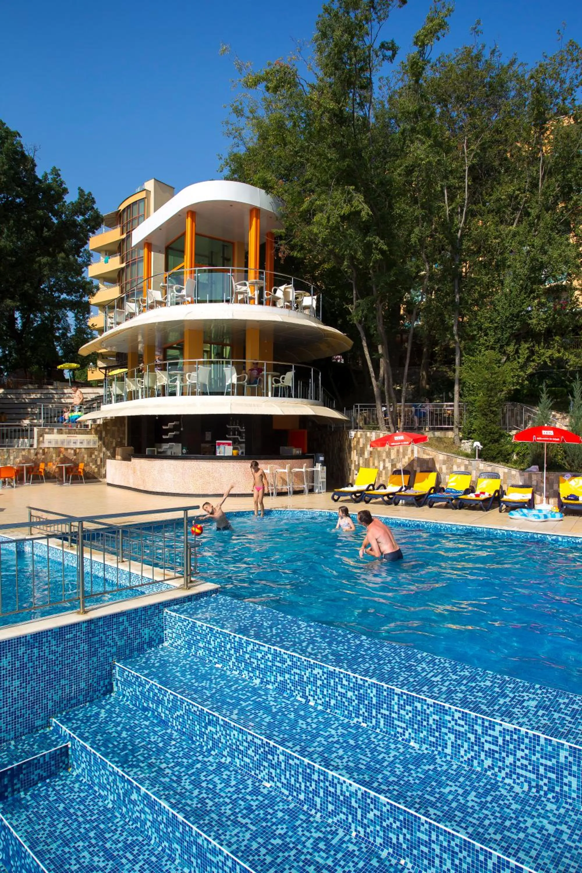 People in Hotel Sunrise Golden Sands