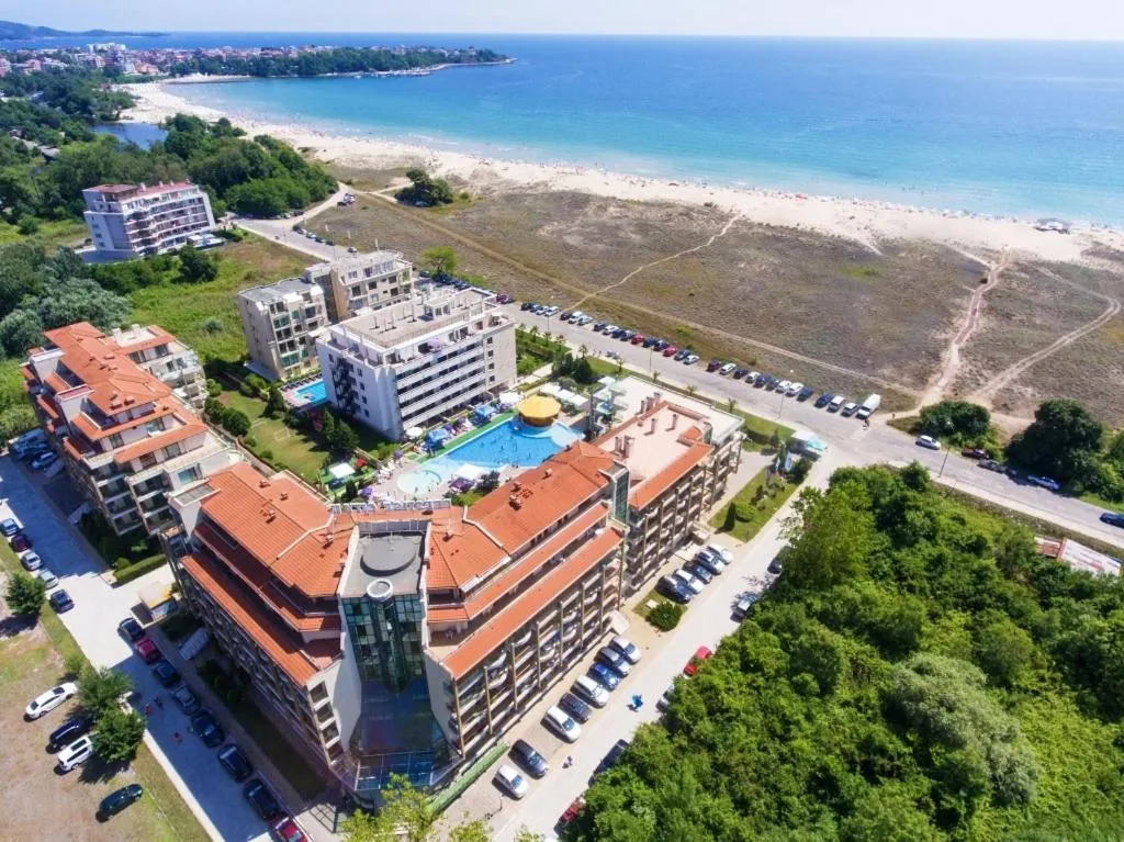 Property building in Aparthotel Hotel Prestige City II