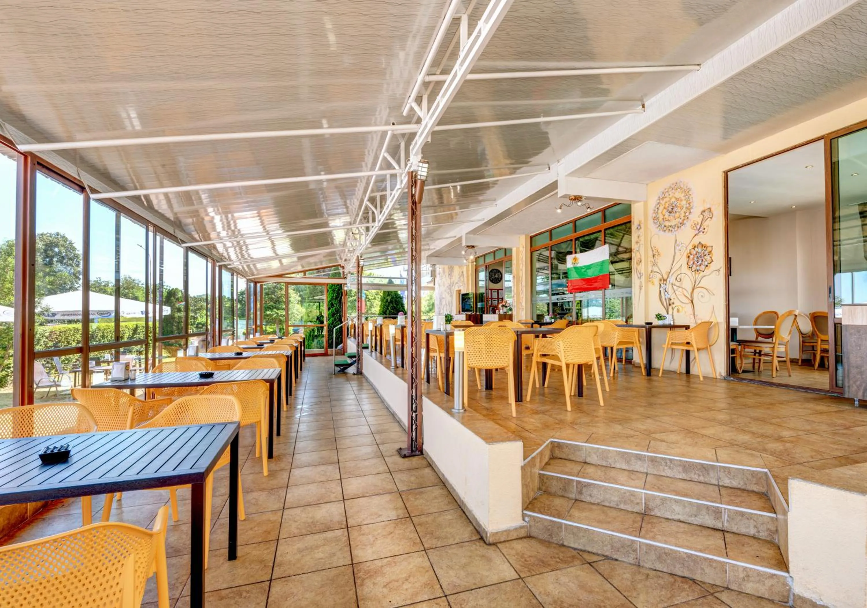 Restaurant/places to eat in Aparthotel Hotel Prestige City II