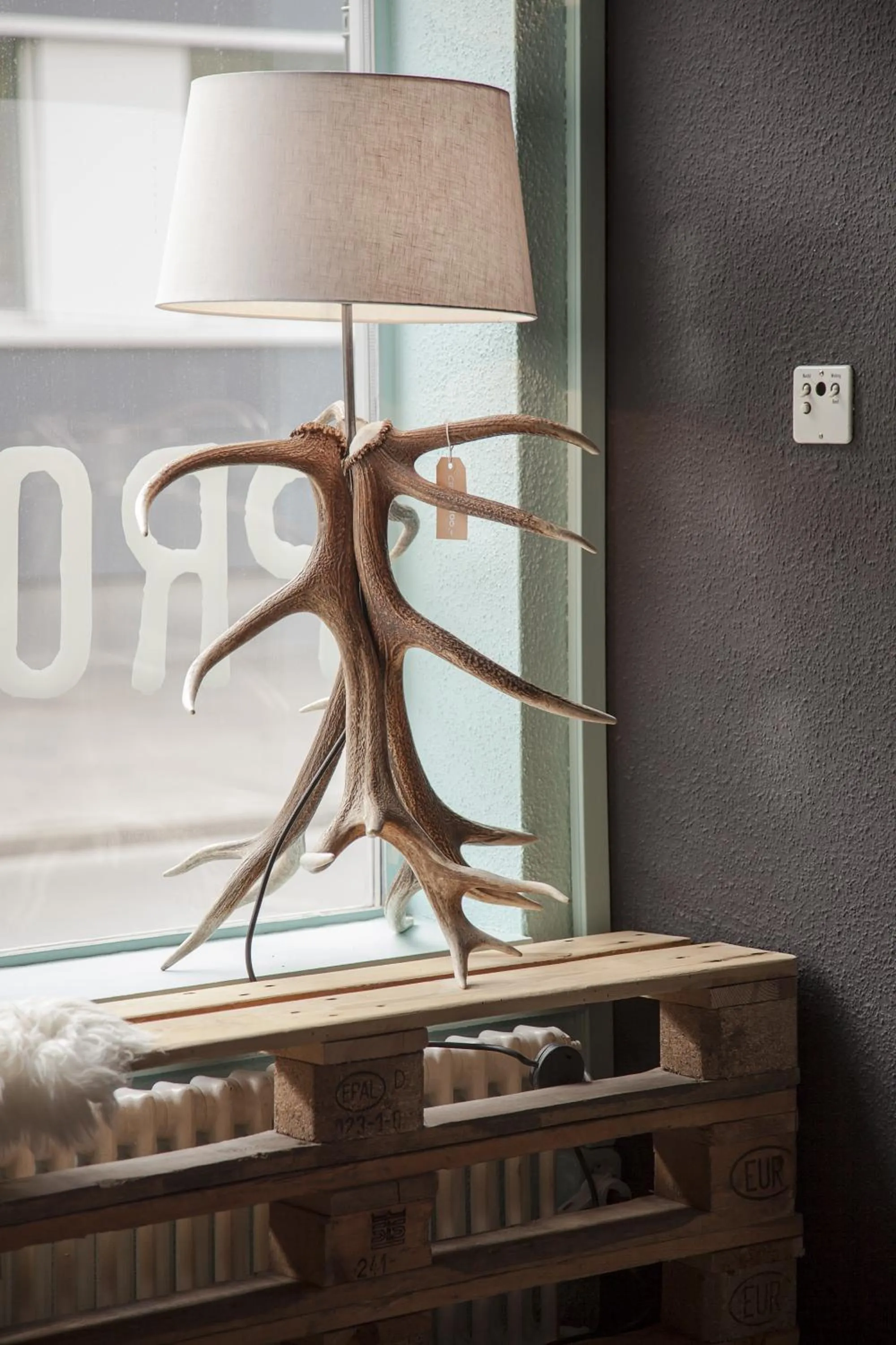 Decorative detail in Hotel Provisorium13