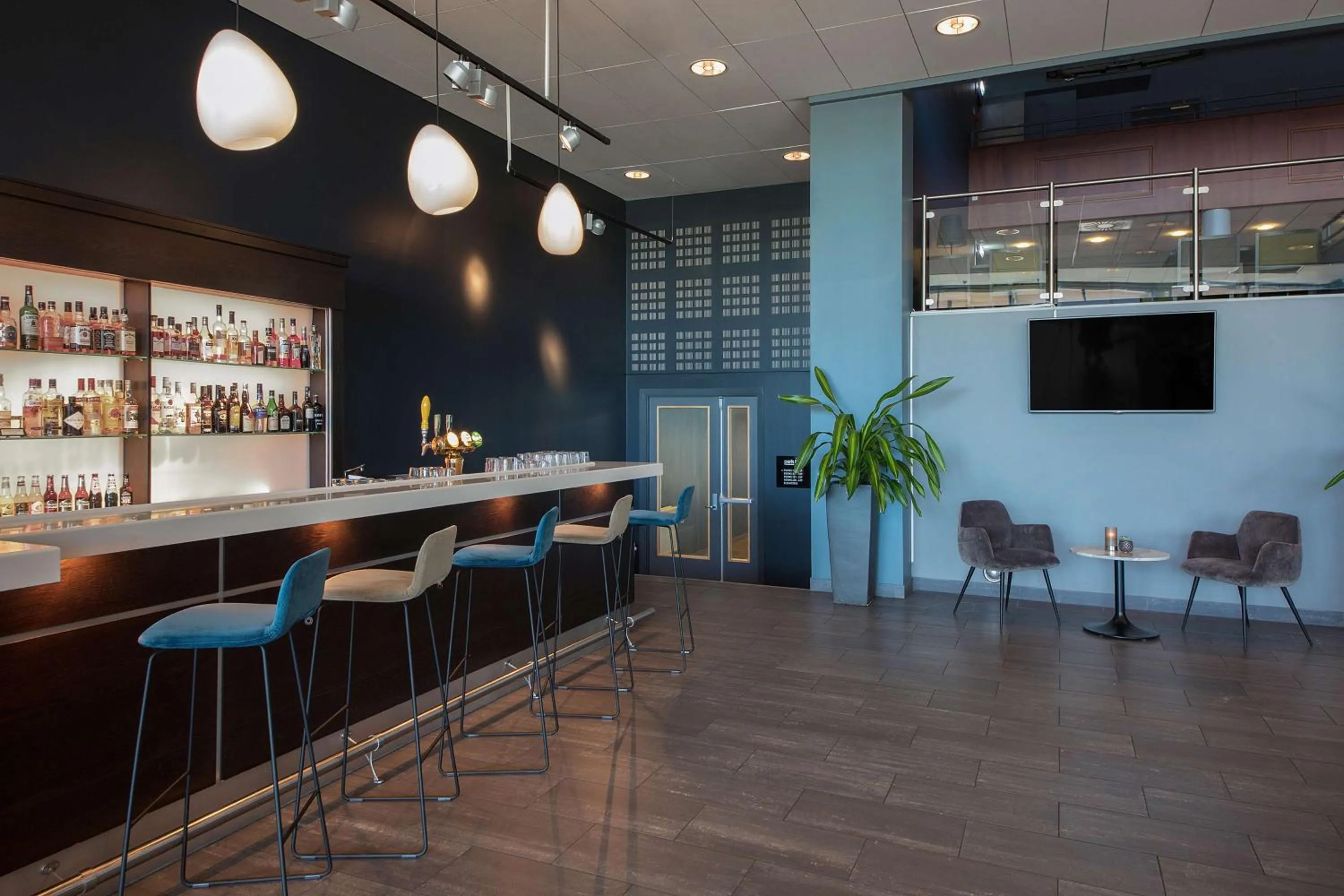 Lounge or bar in Park Inn by Radisson Oslo Airport Hotel West