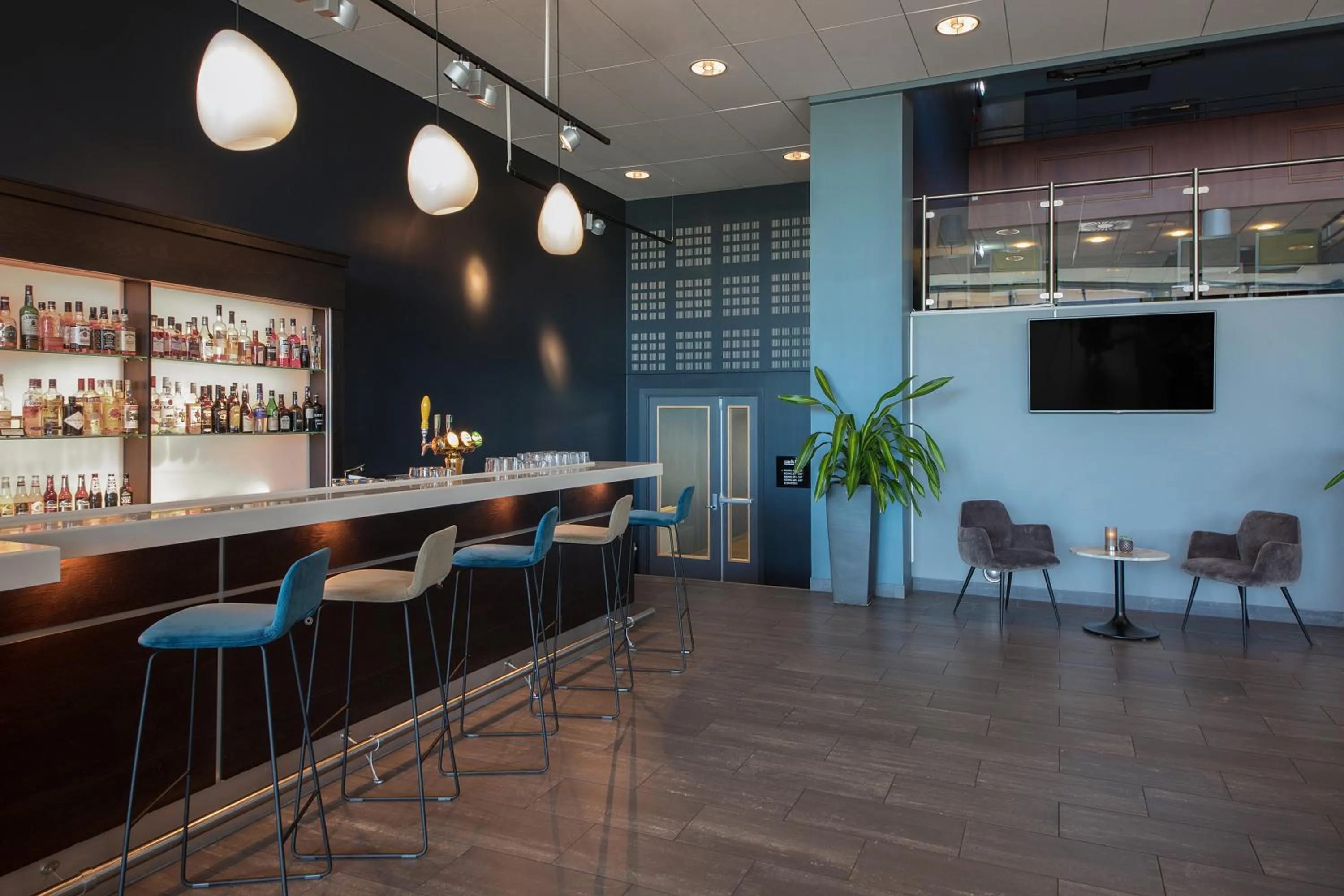 Lounge or bar in Park Inn by Radisson Oslo Airport Hotel West
