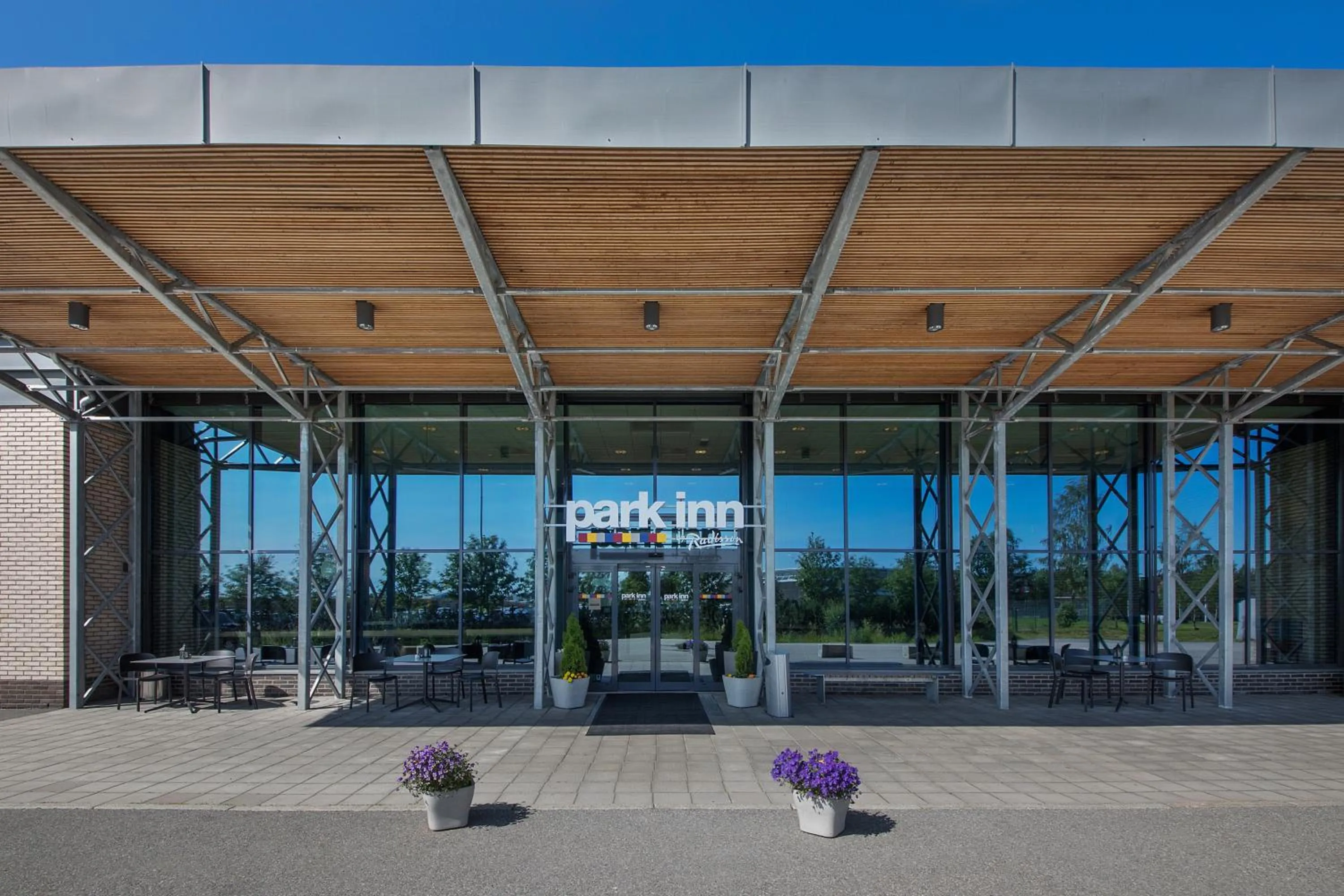 Facade/entrance in Park Inn by Radisson Oslo Airport Hotel West