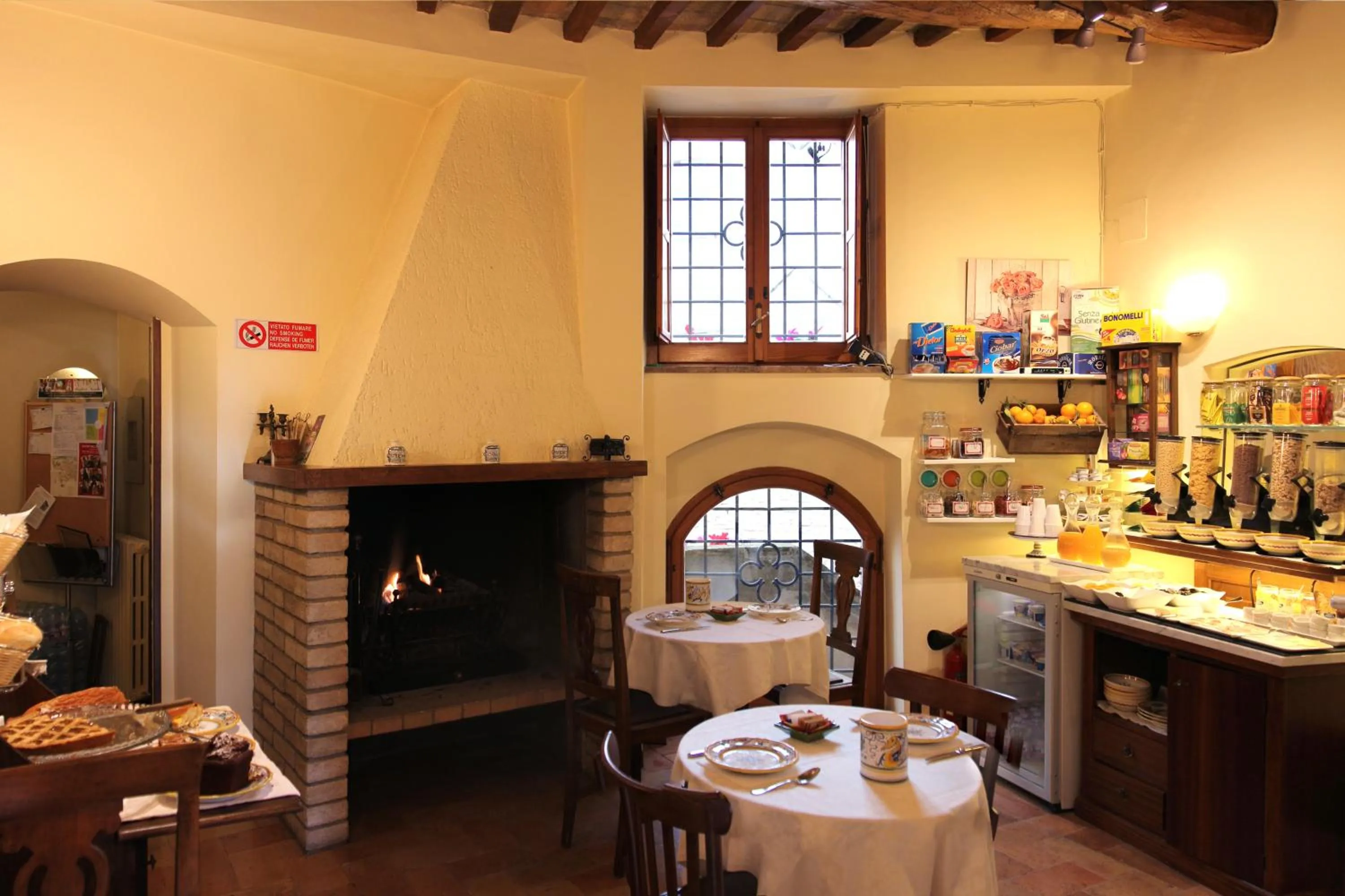 Communal lounge/ TV room in Hotel Pallotta