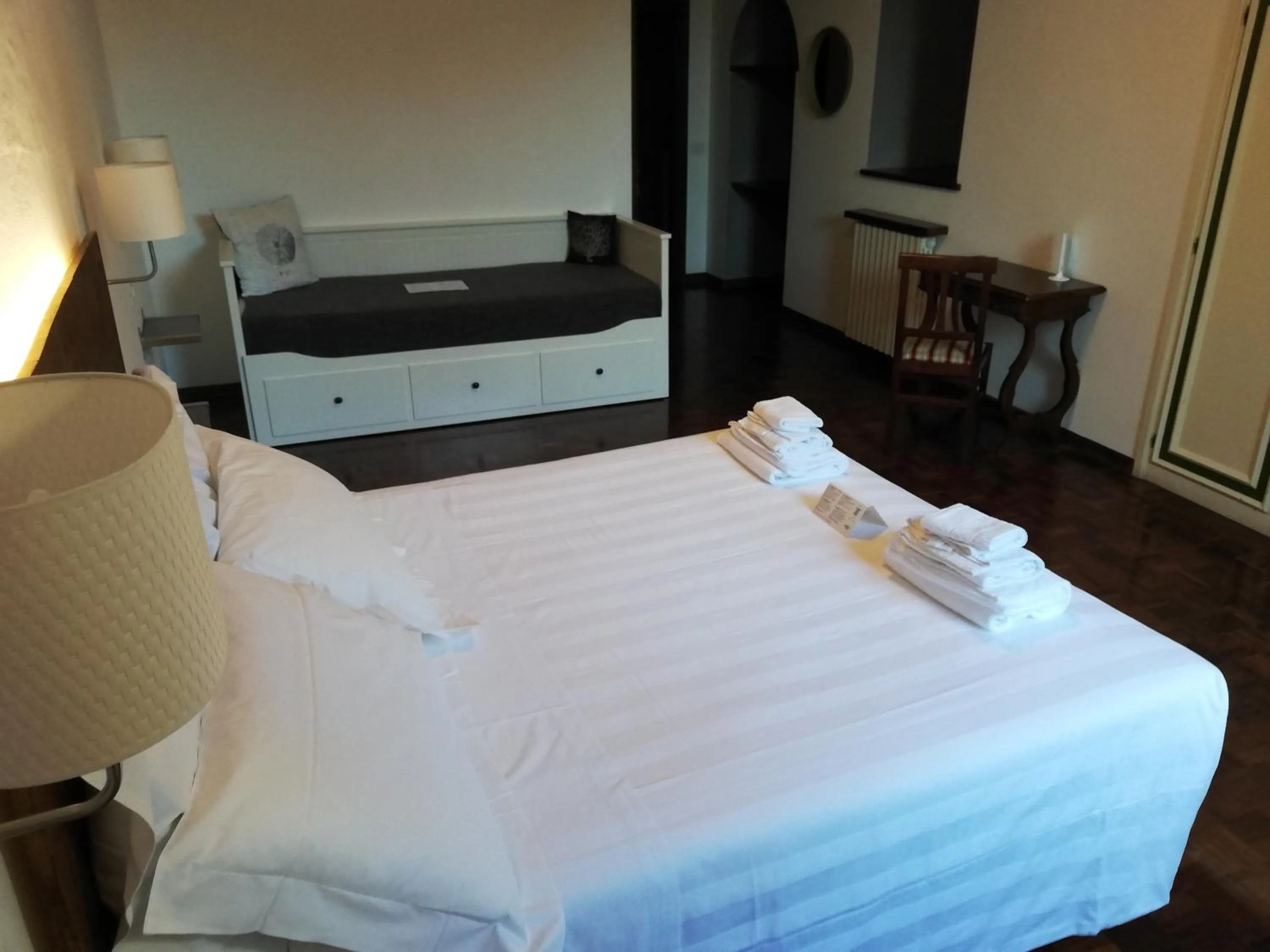 Bedroom, Bed in Hotel La Fortezza