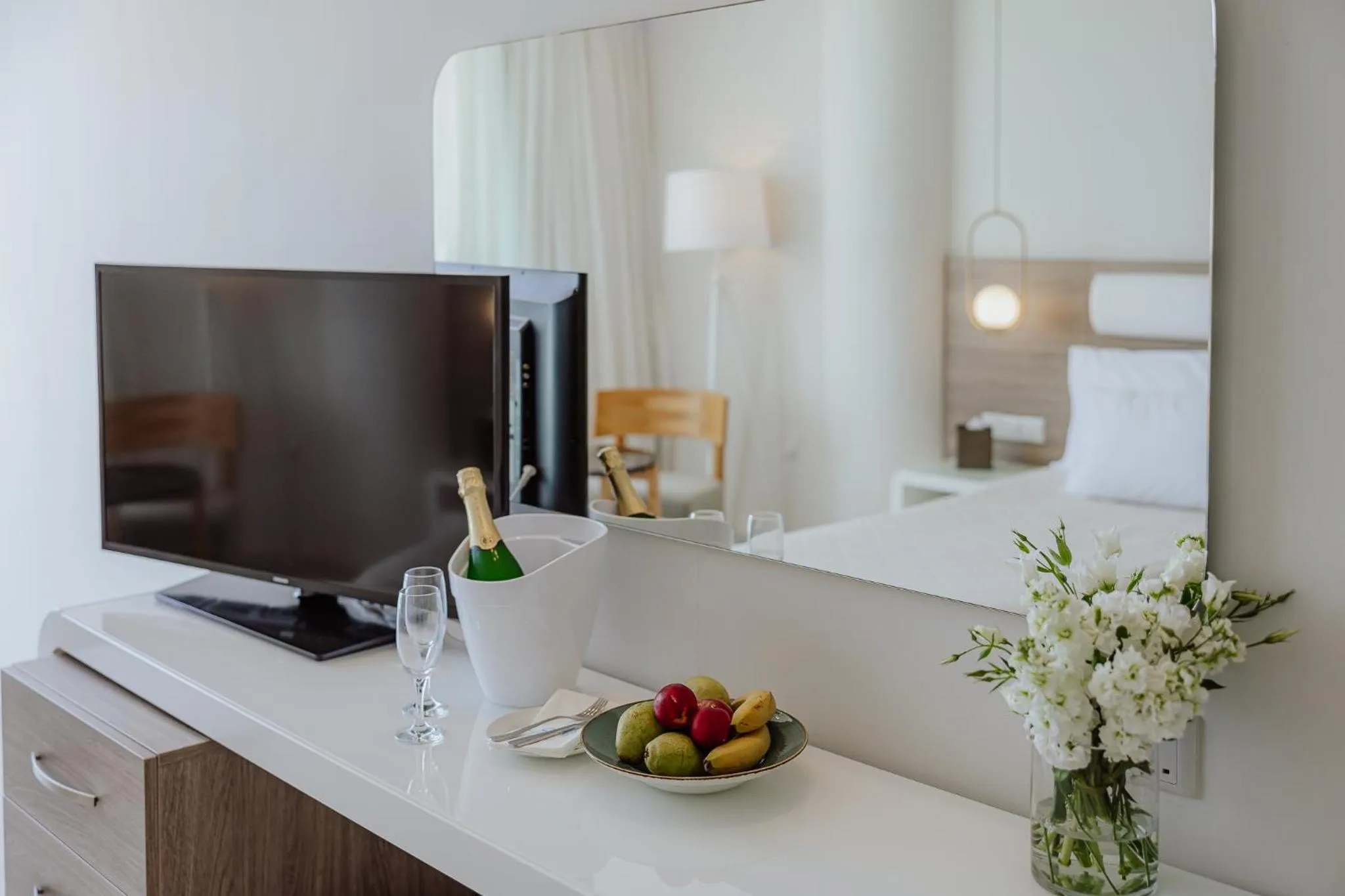 TV and multimedia in Tasia Maris Sands (Adults Only)