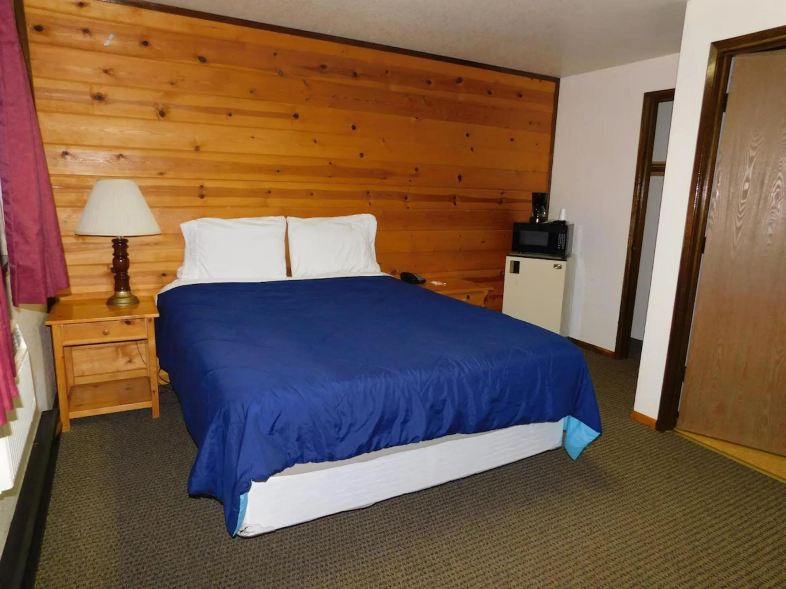 Bedroom, Bed in Packwood Inn