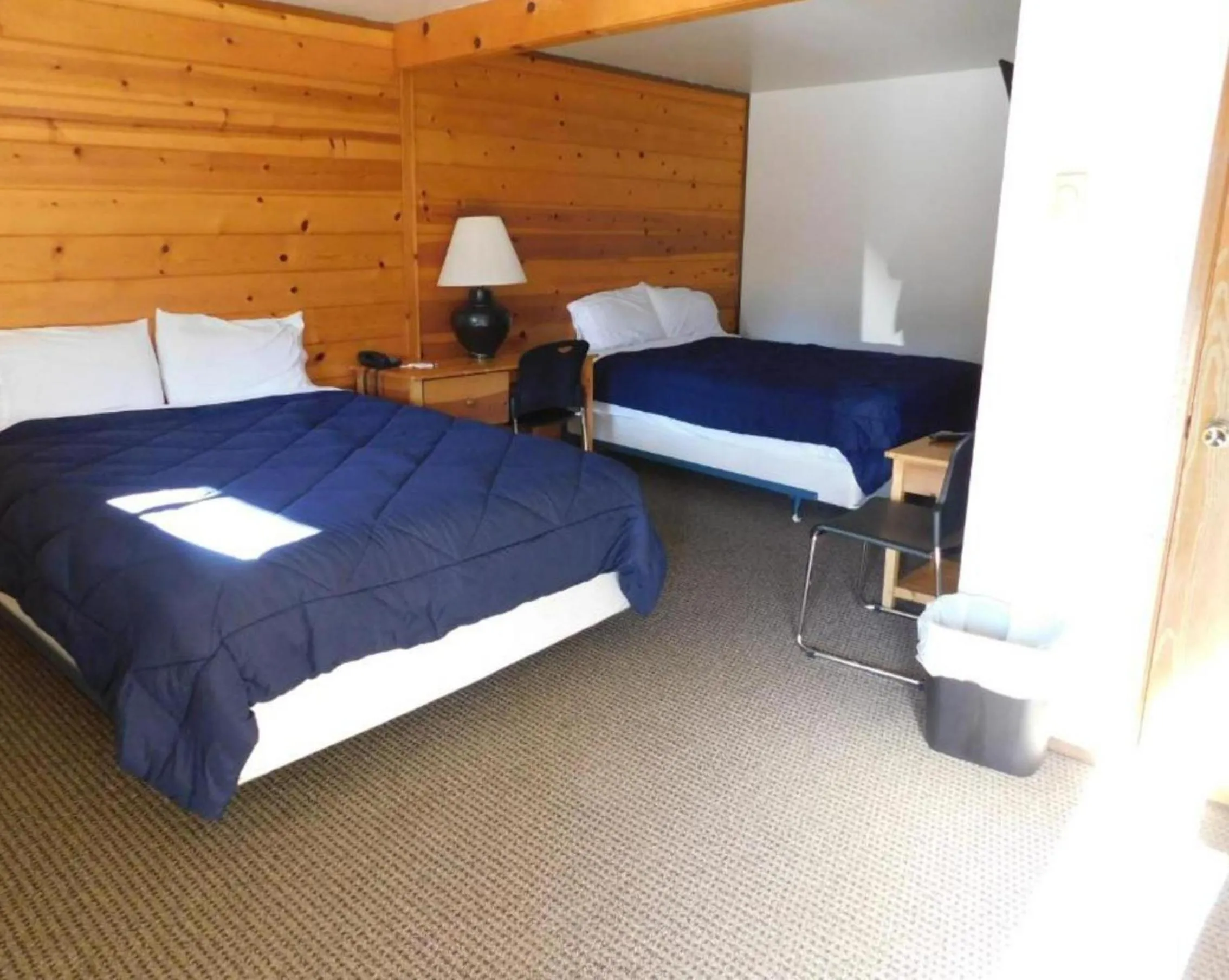 Bedroom, Bed in Packwood Inn