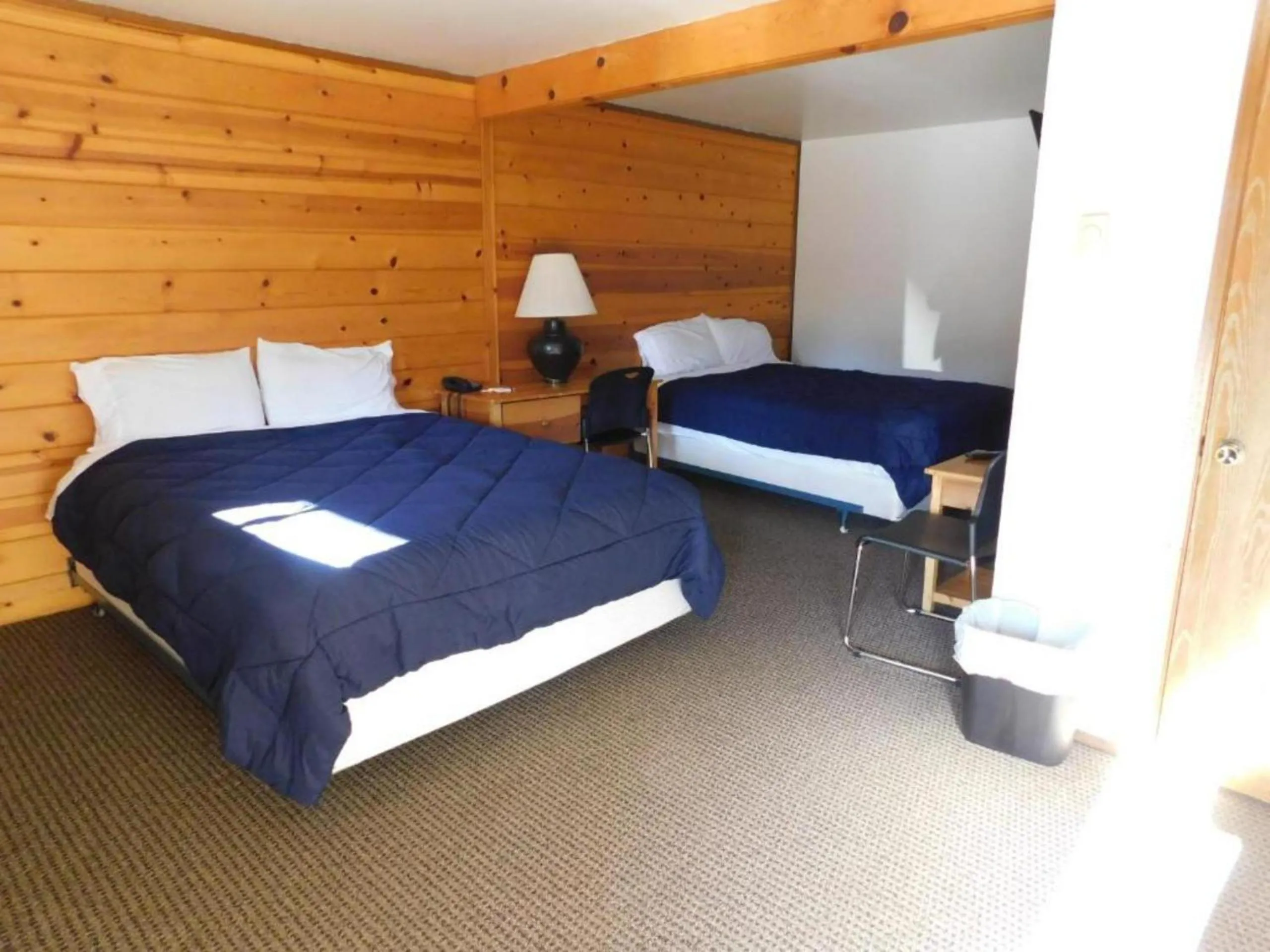 2 Queen Beds Suite with Kitchenette in Packwood Inn
