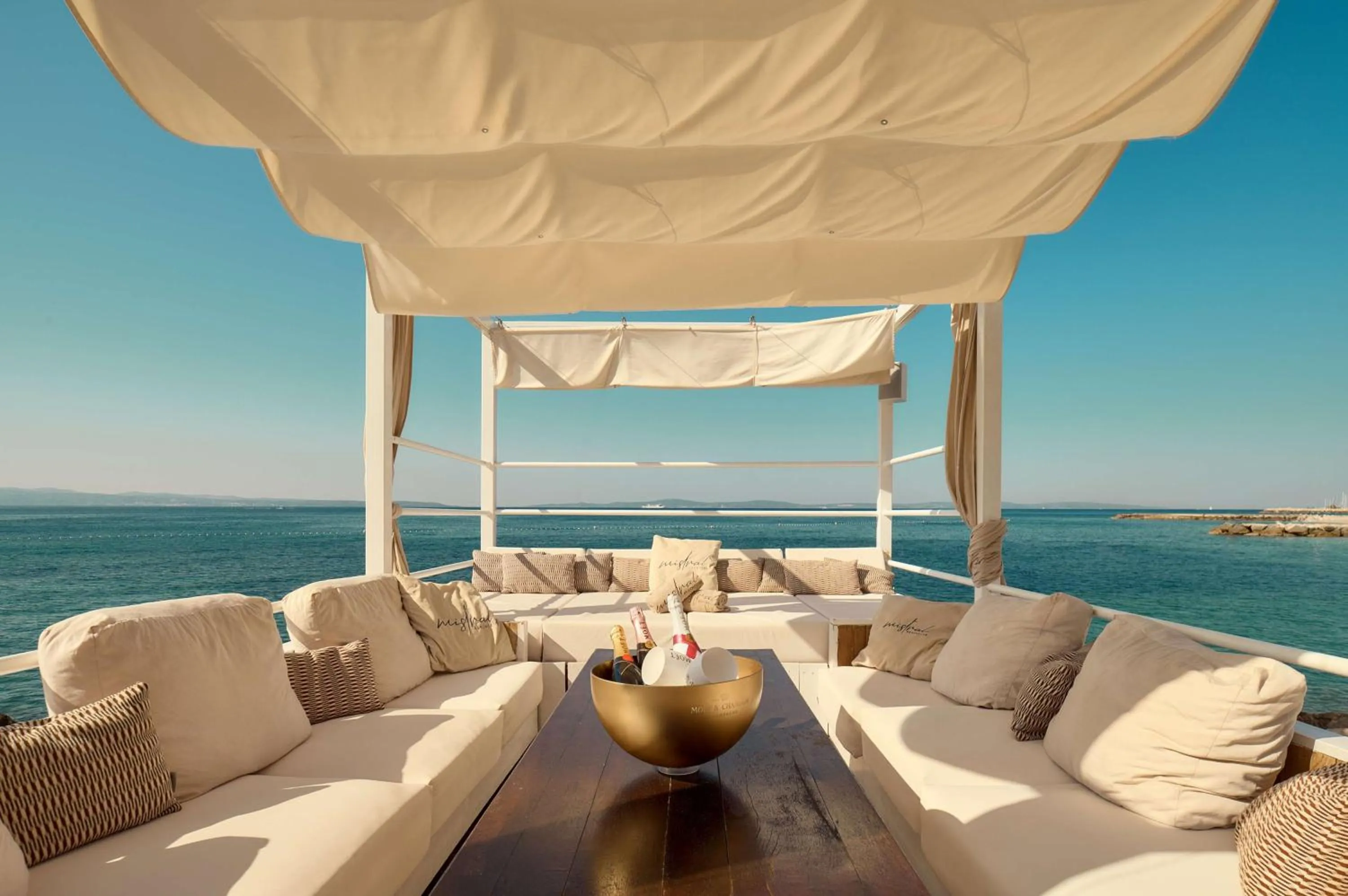 Restaurant/places to eat in Radisson Blu Resort & Spa