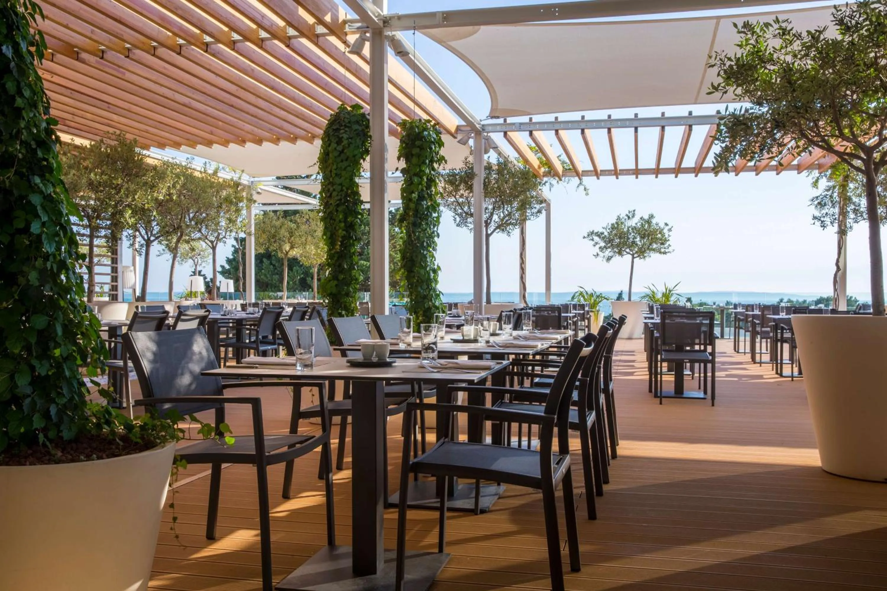 Restaurant/places to eat in Radisson Blu Resort & Spa