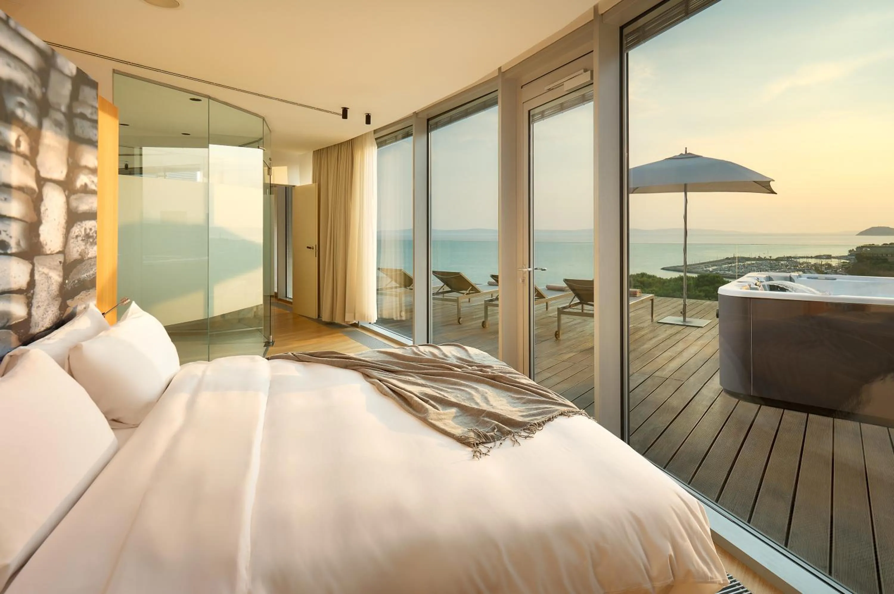 Bedroom, Bed in Radisson Blu Resort & Spa