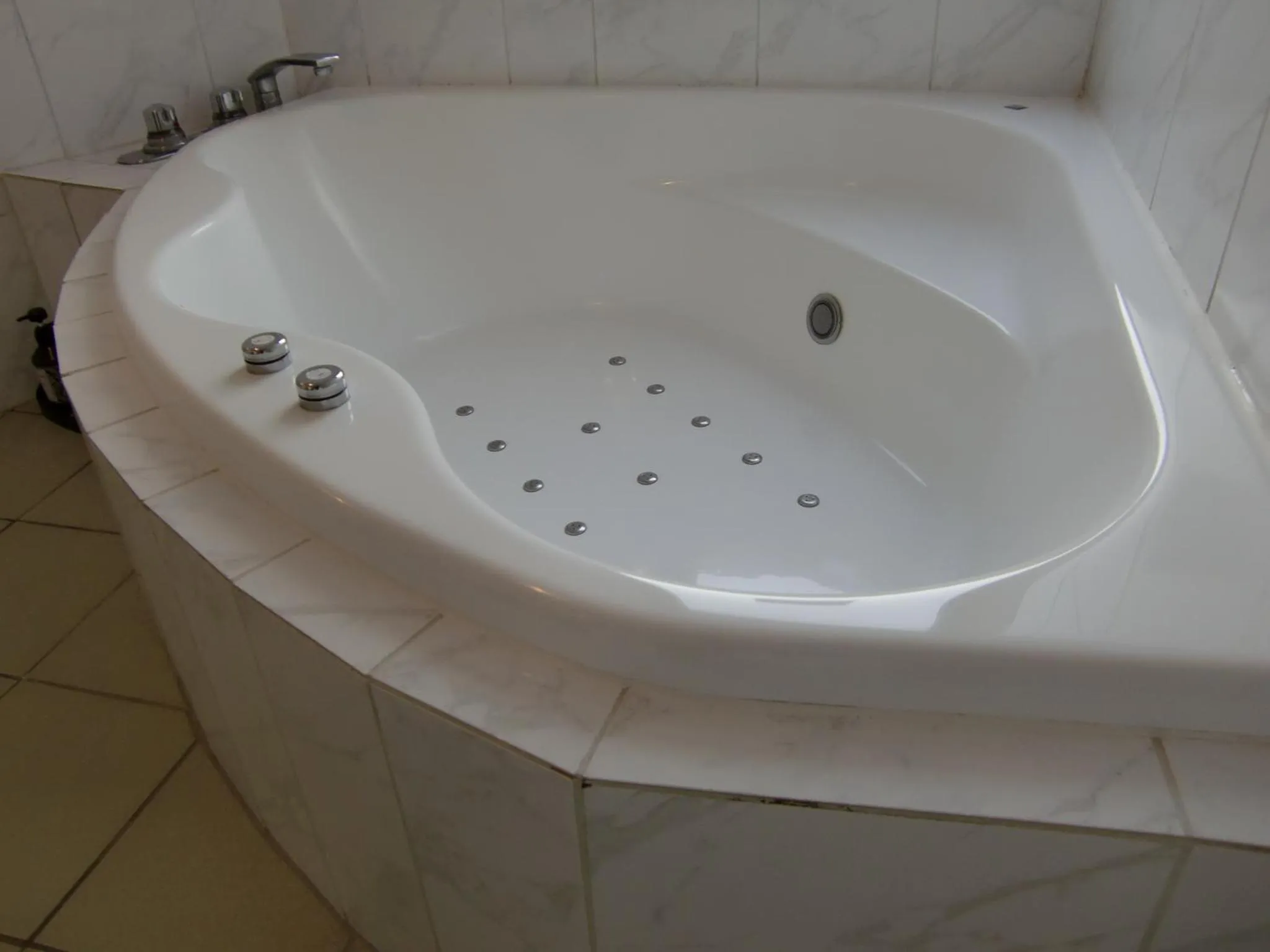 Bathroom in Hotel Rplus