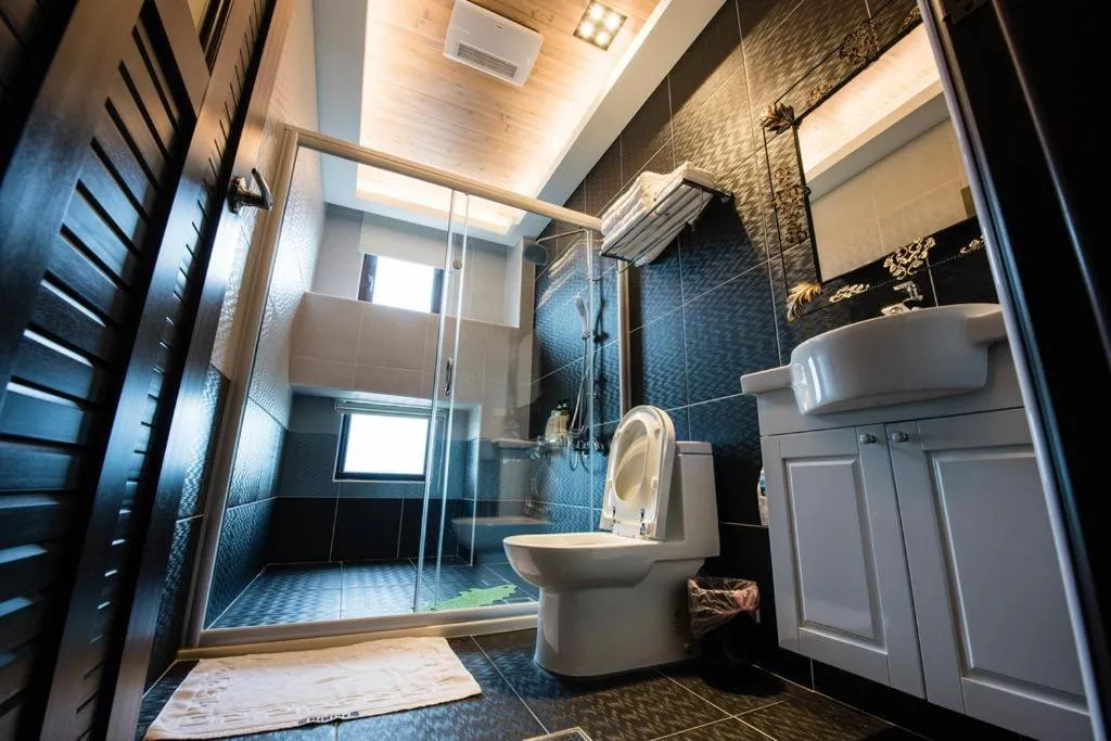 Shower in Hi Kids B&B