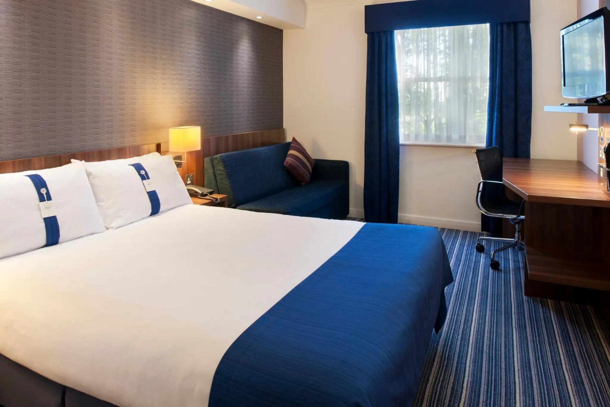 Photo of the whole room, Bed in Holiday Inn Express Leeds-East by IHG