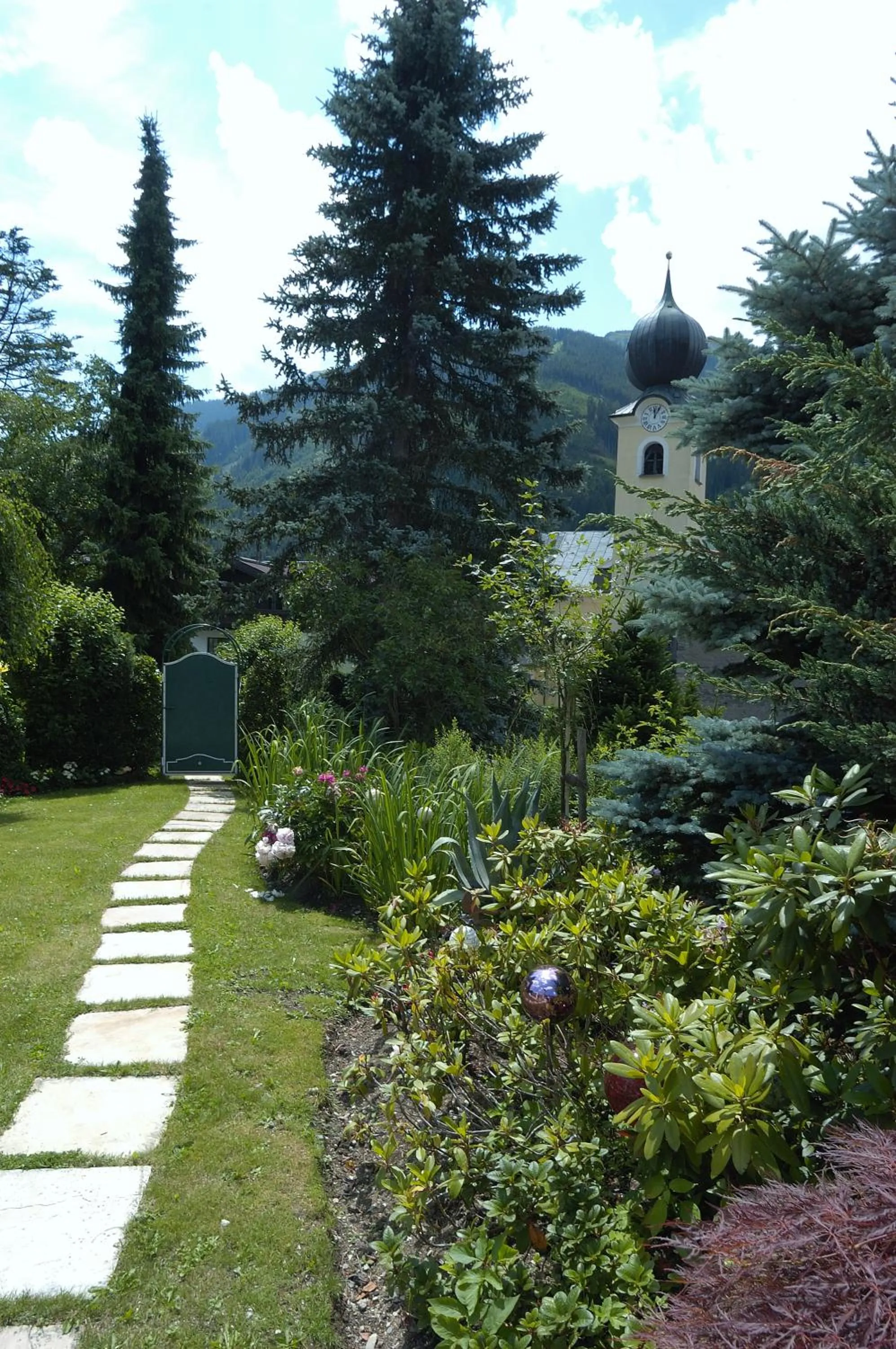 Garden view in Boutique-Hotel Bauer