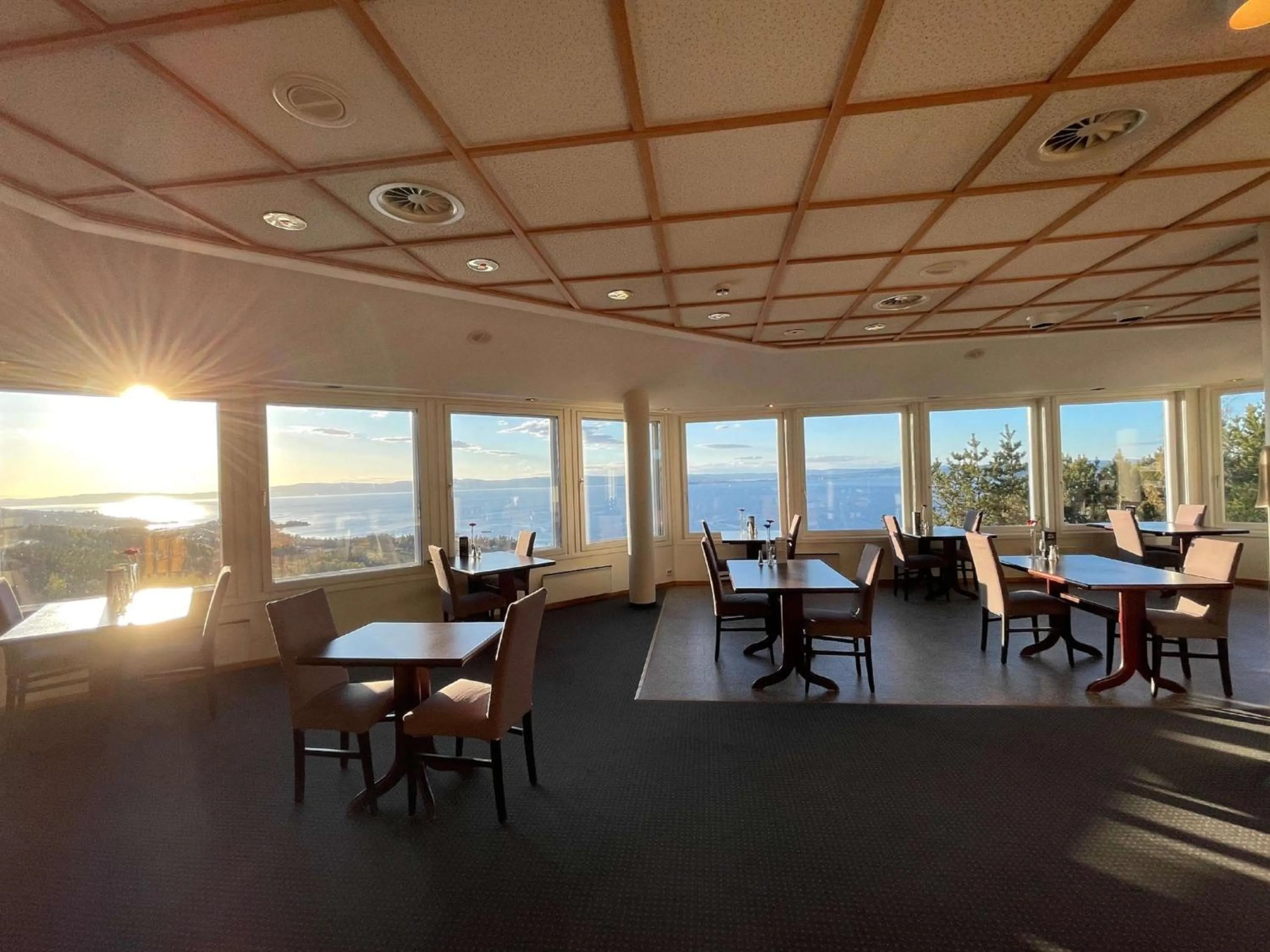 Restaurant/places to eat in Stav Hotel