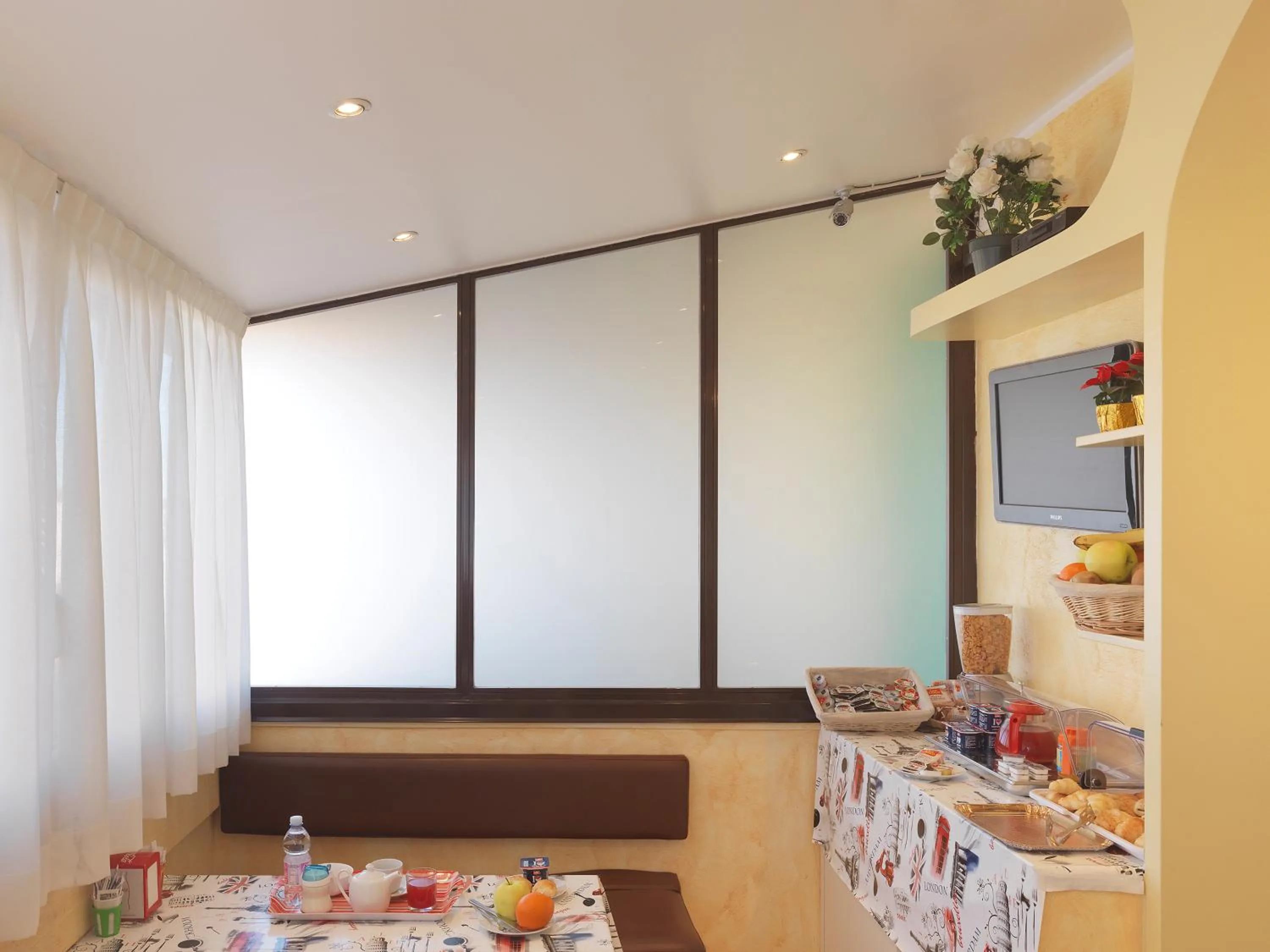 Breakfast in Hotel Arco Romana