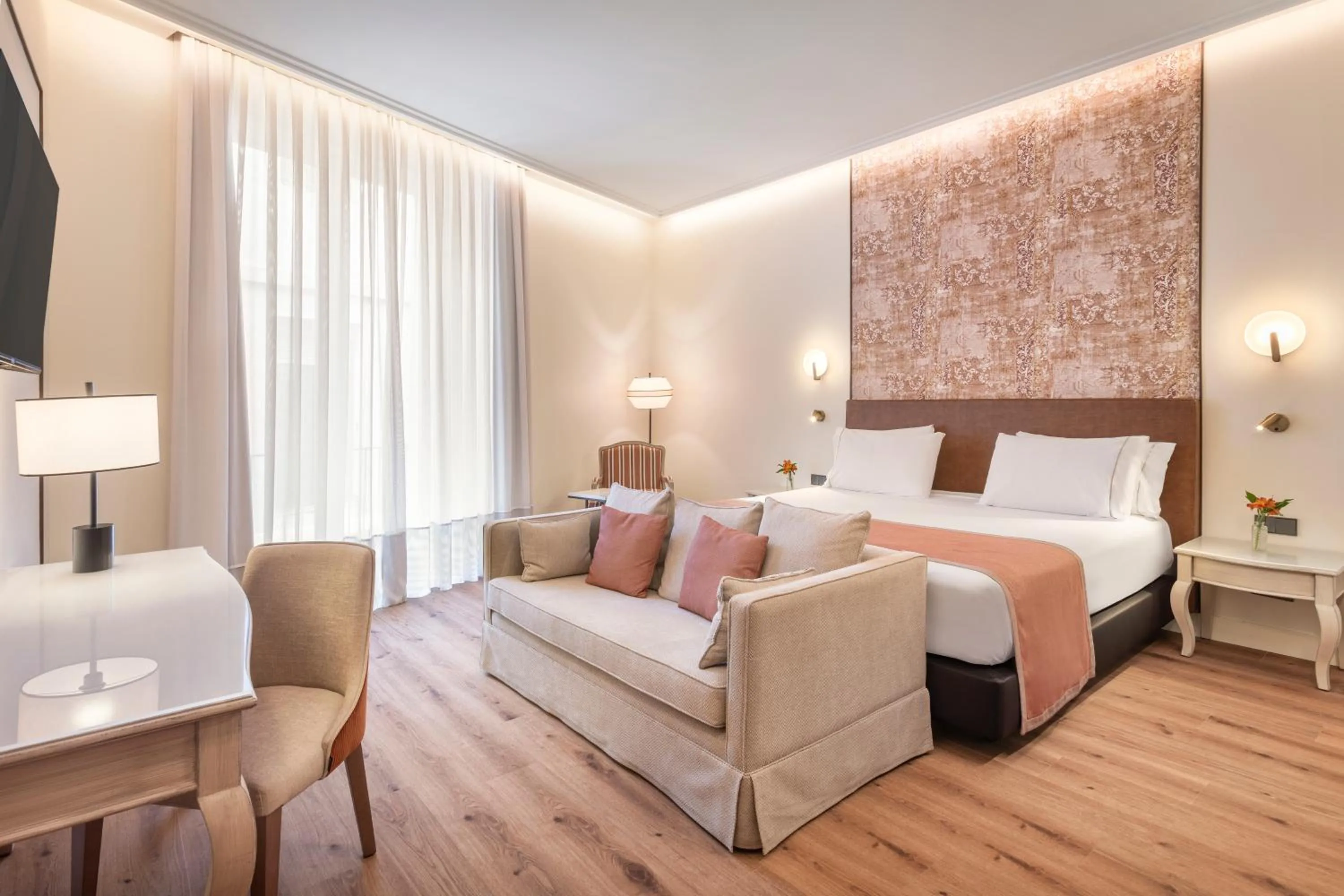 Photo of the whole room, Bed in Eurostars Sevilla Boutique