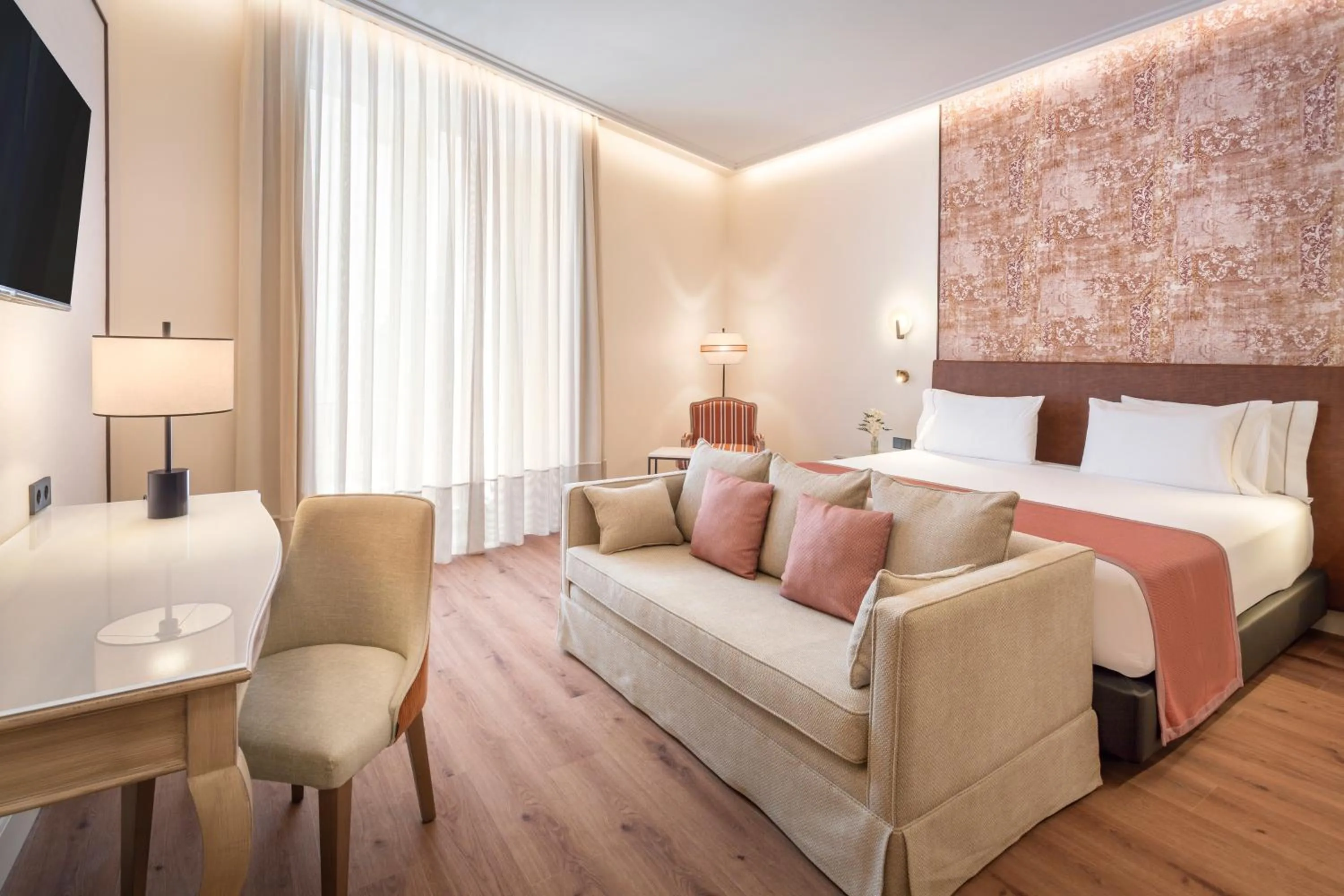 Photo of the whole room, Bed in Eurostars Sevilla Boutique