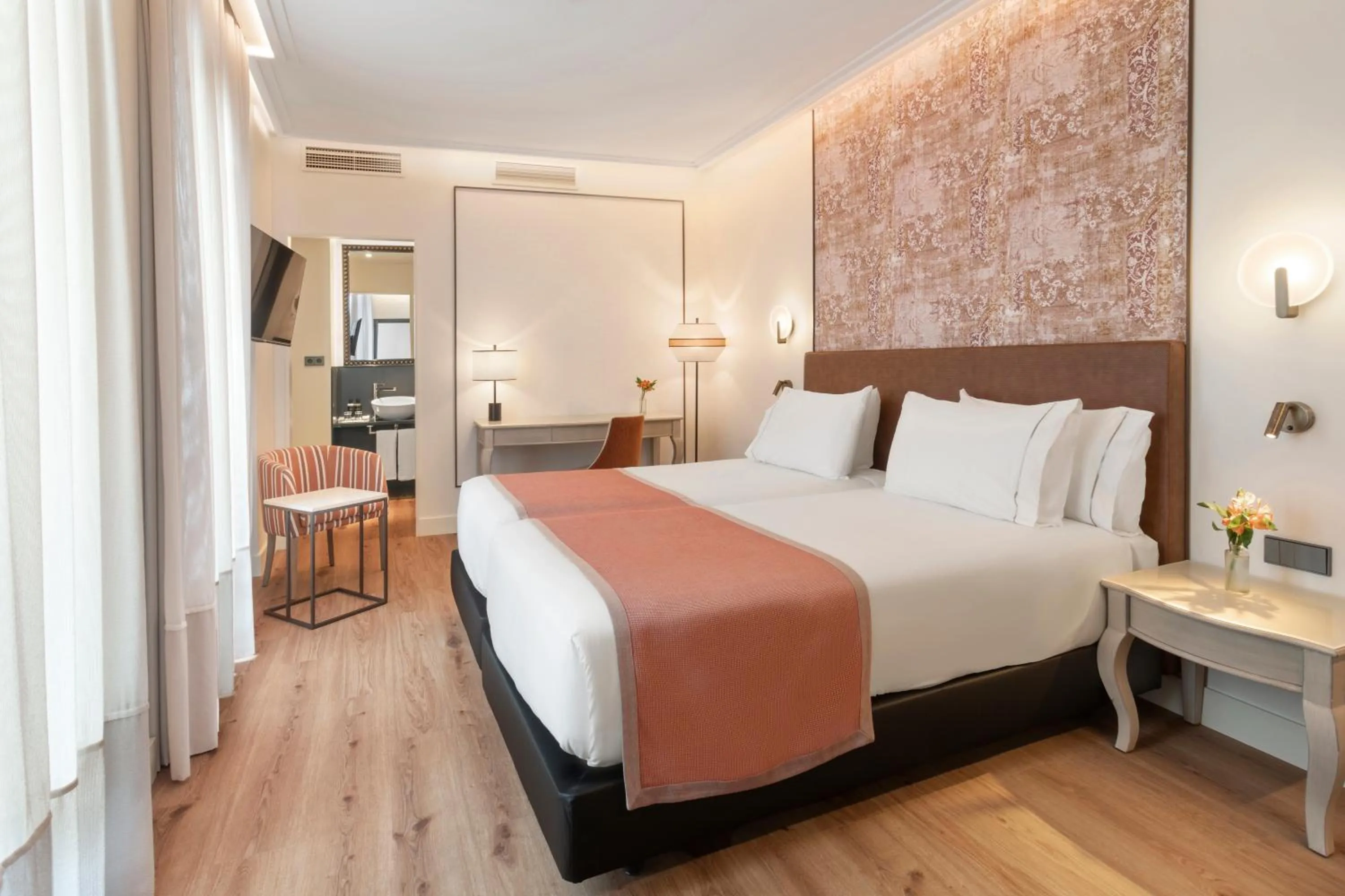 Photo of the whole room, Bed in Eurostars Sevilla Boutique