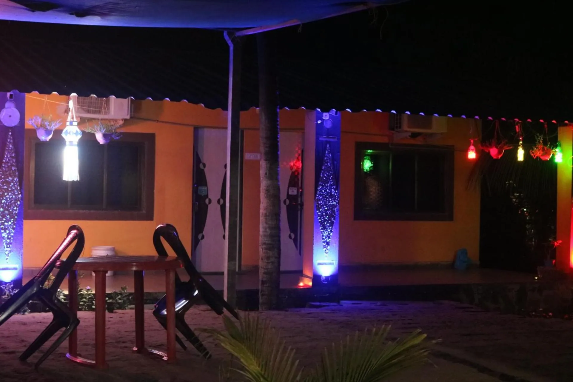 Restaurant/places to eat in Athaang Beach Resort