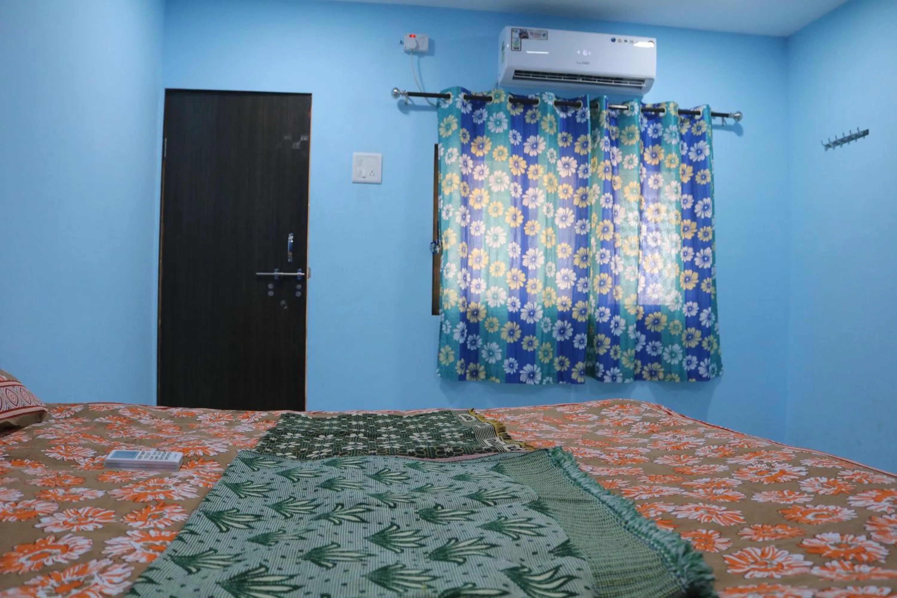 Photo of the whole room, Bed in Athaang Beach Resort