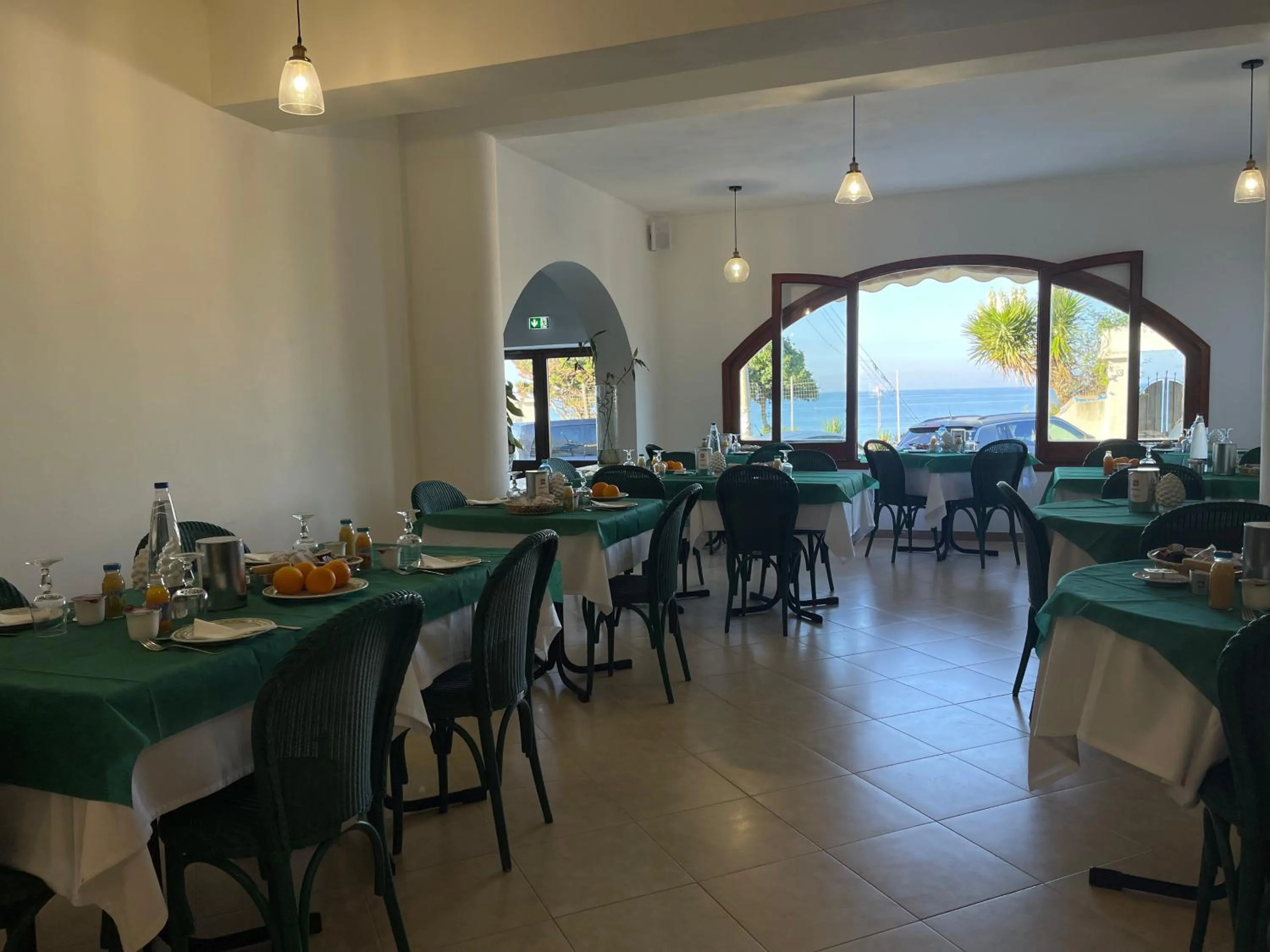 Restaurant/places to eat in Hotel Miramare Garzia