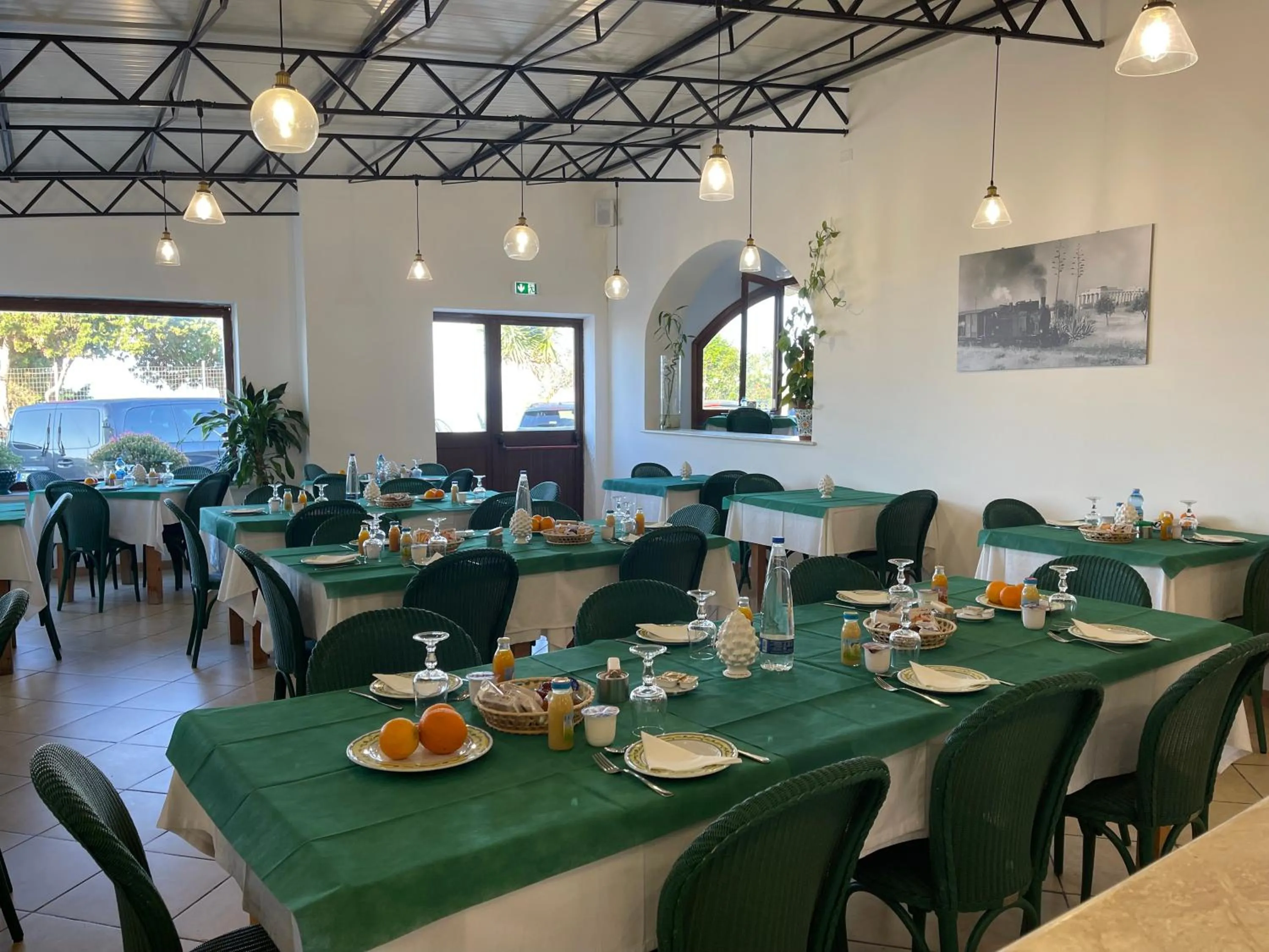 Restaurant/places to eat in Hotel Miramare Garzia