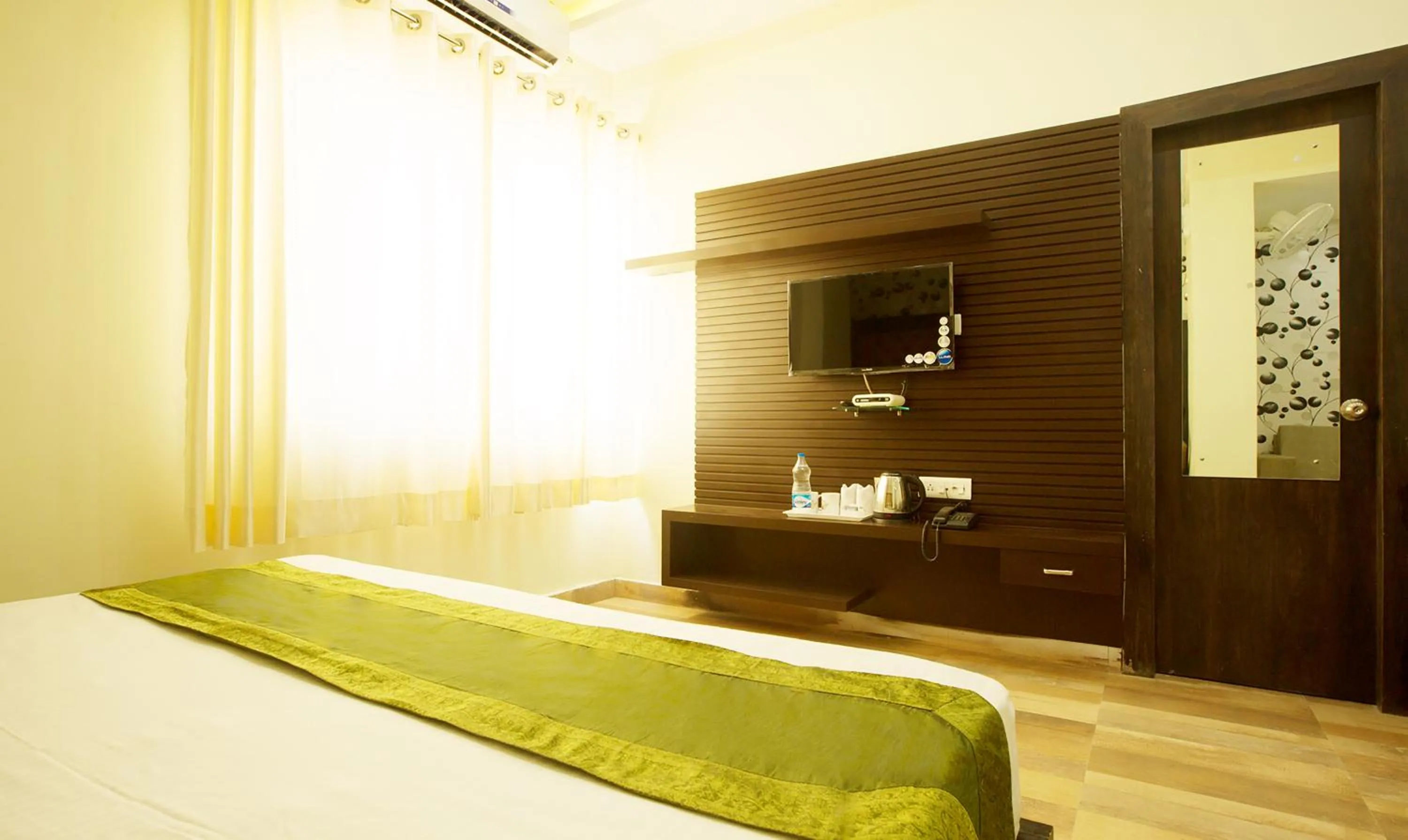 TV and multimedia, Bed in Vibhav Grand