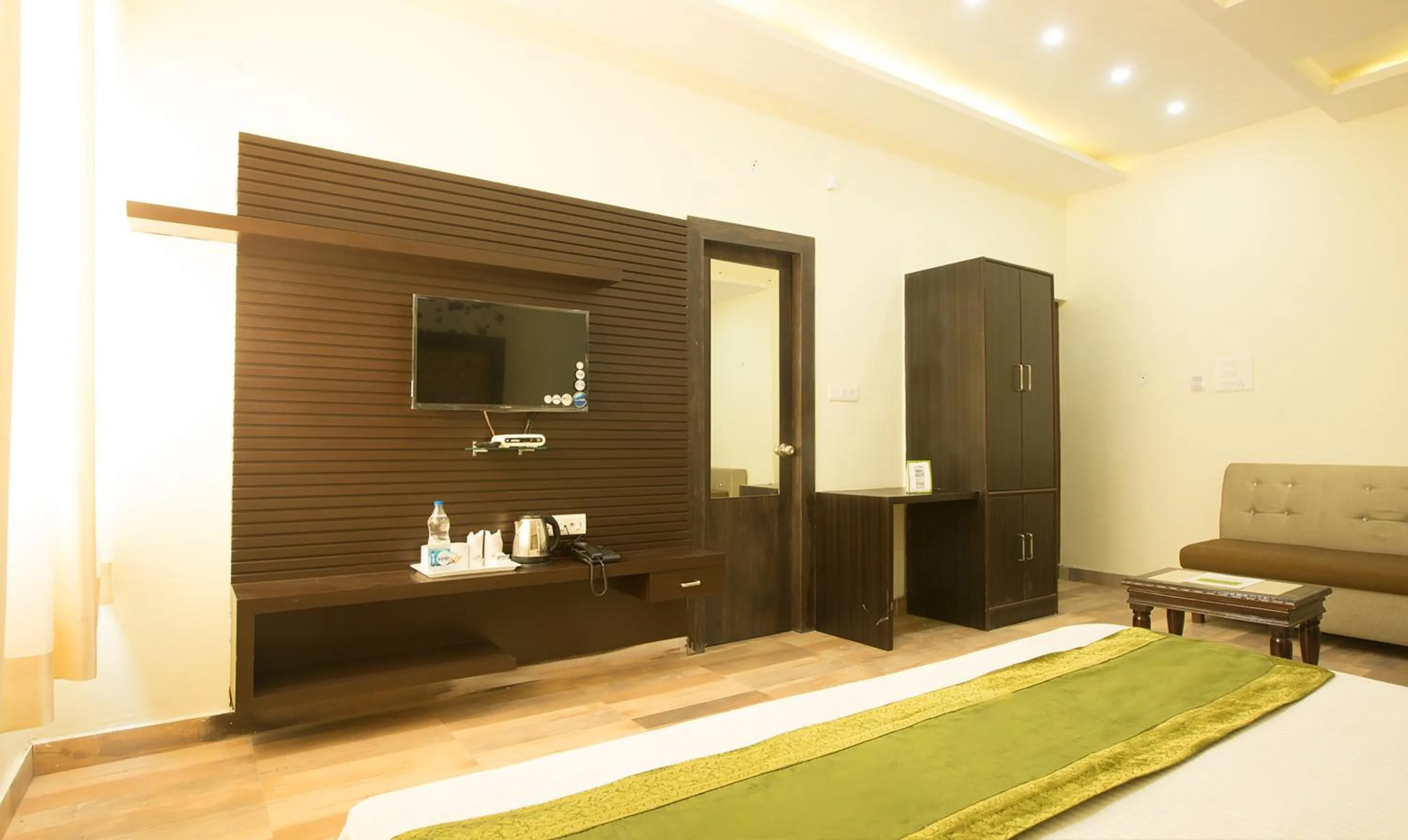 TV and multimedia, Bed in Vibhav Grand