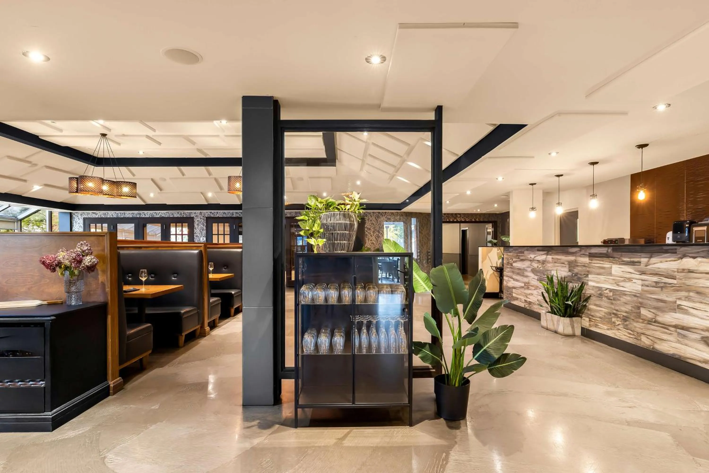 Restaurant/places to eat in Best Western Hotel St. Jerome