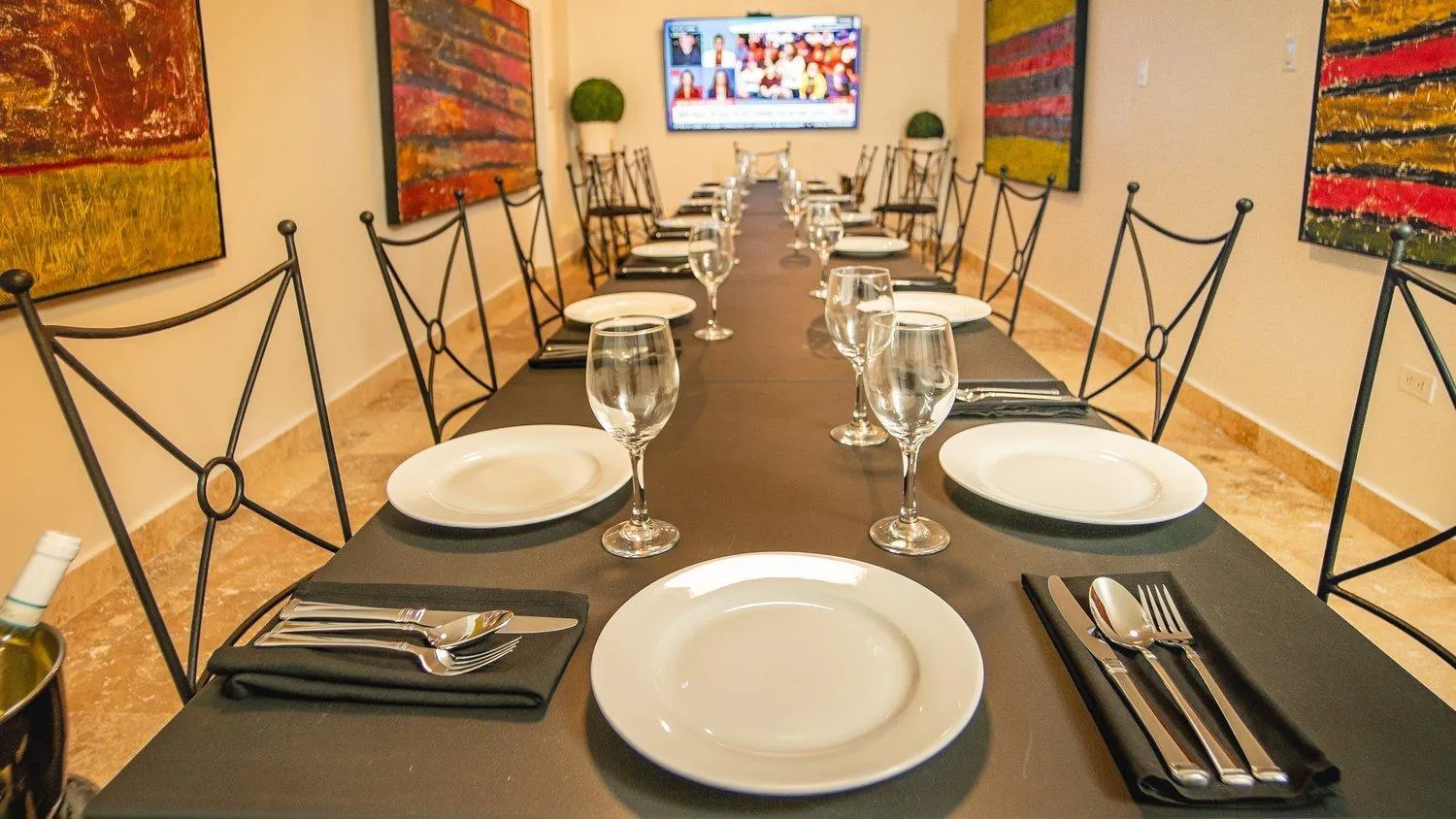 Restaurant/places to eat in Casa Condado Hotel & Residences