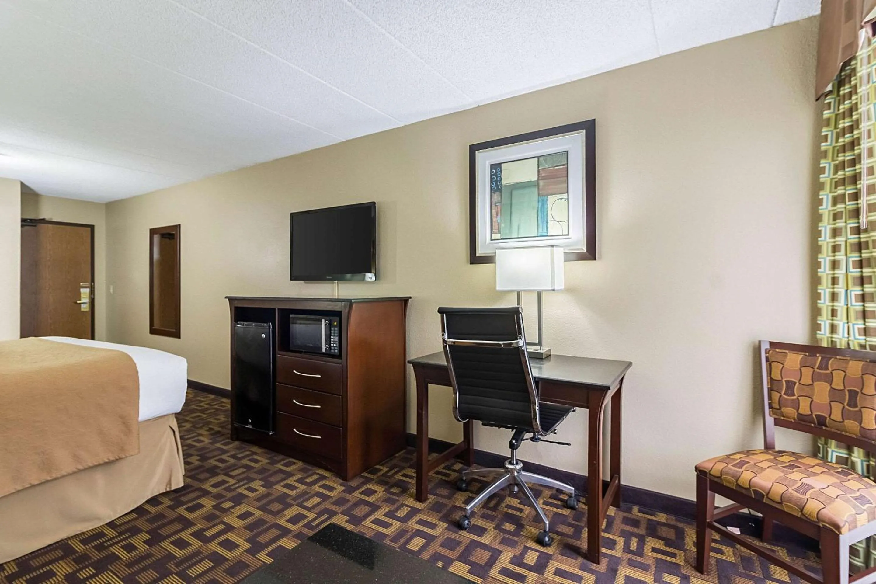Photo of the whole room, Bed in Quality Inn & Suites Arden Hills - Saint Paul North