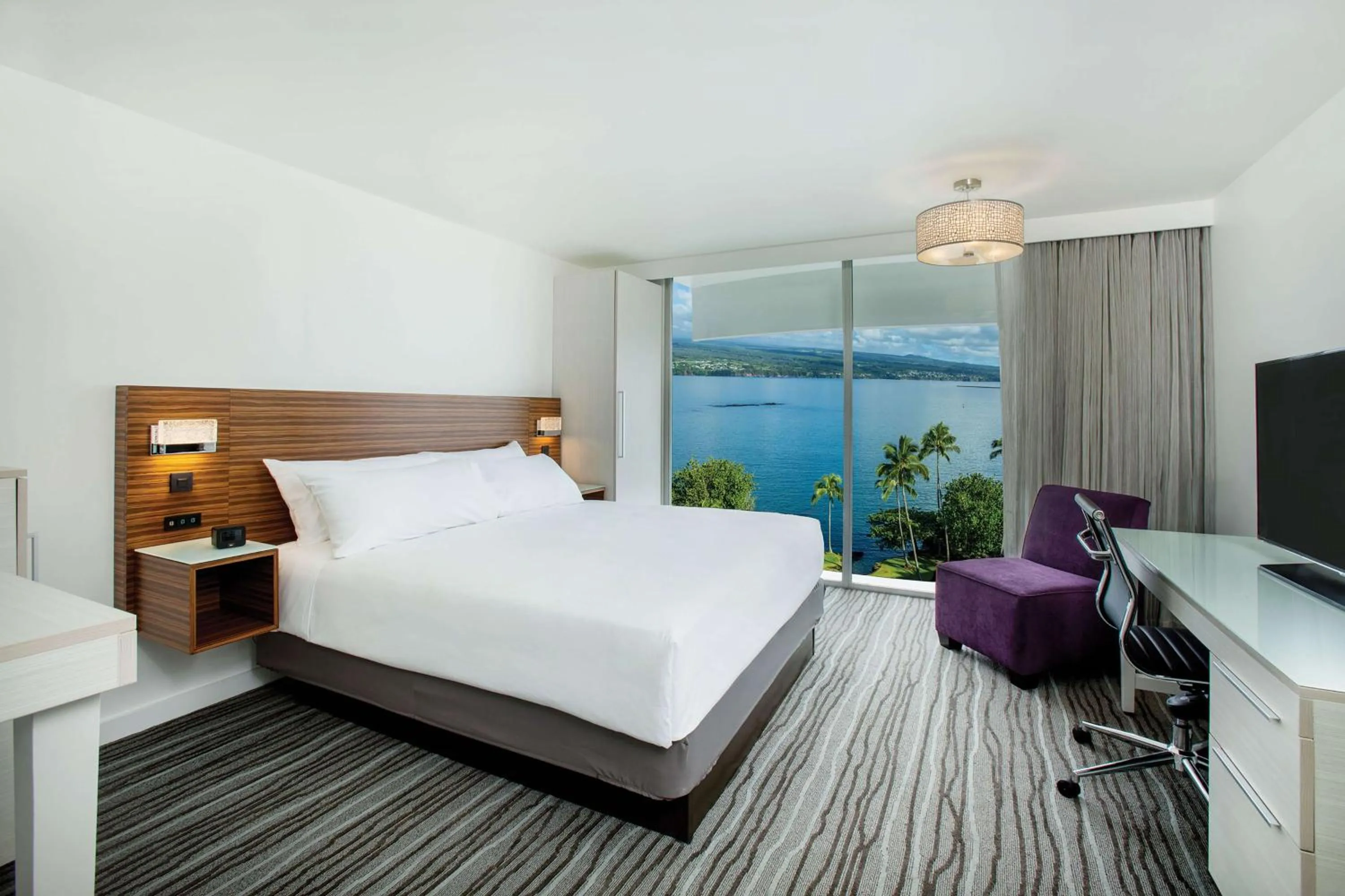 Bed in Grand Naniloa Hotel, a Doubletree by Hilton