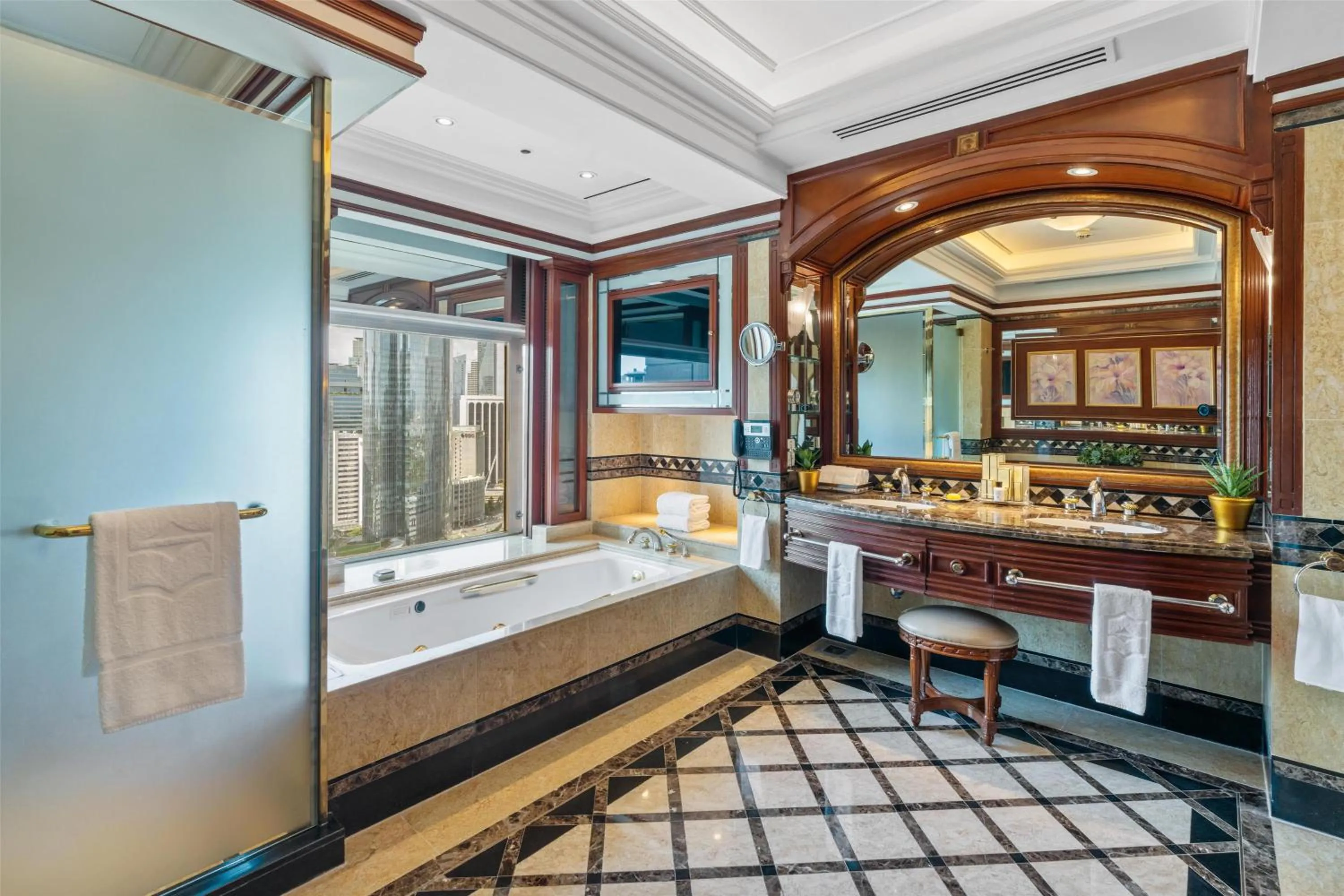 Bedroom in Makati Shangri-La, Manila