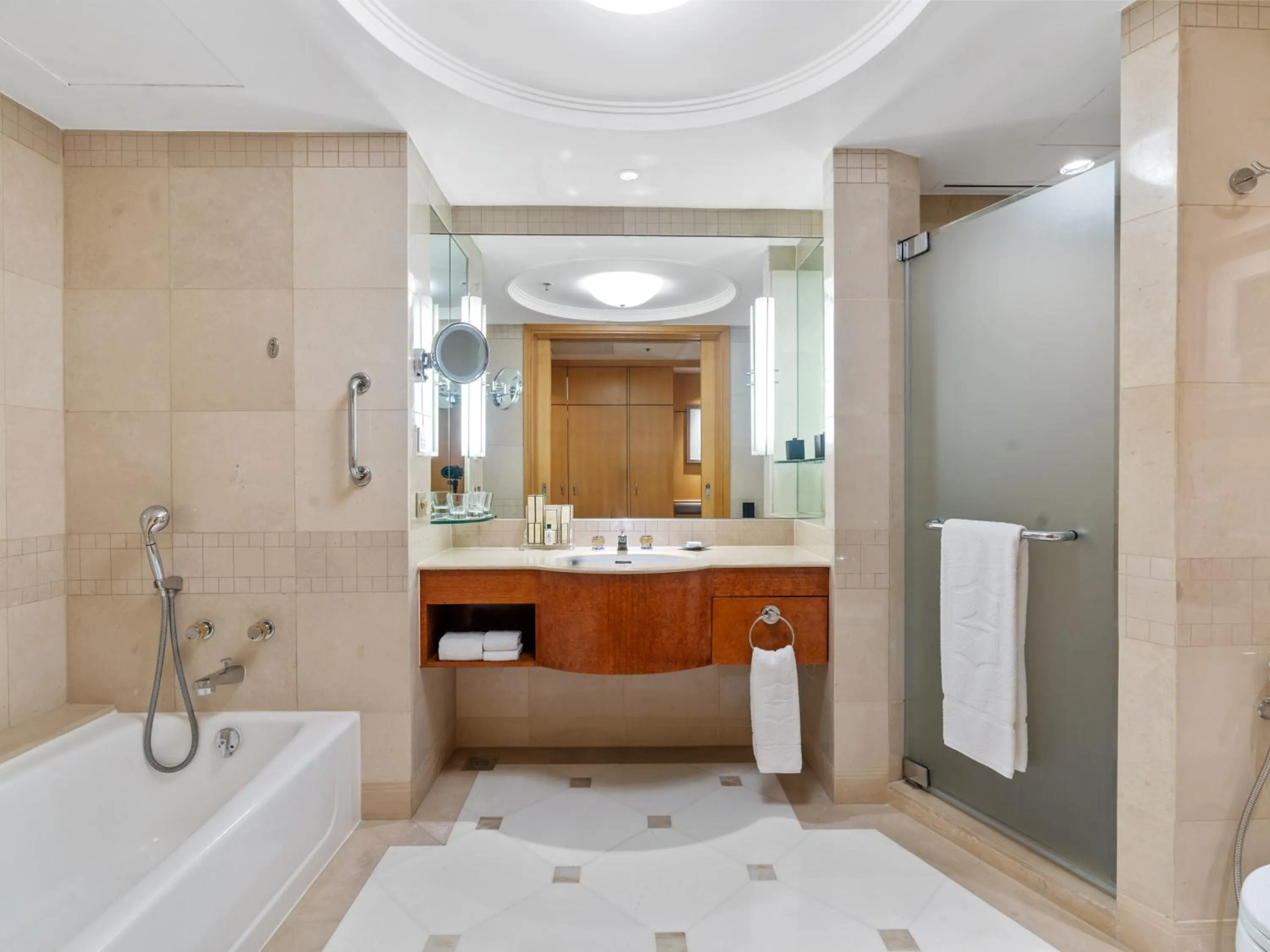 Bathroom in Makati Shangri-La, Manila