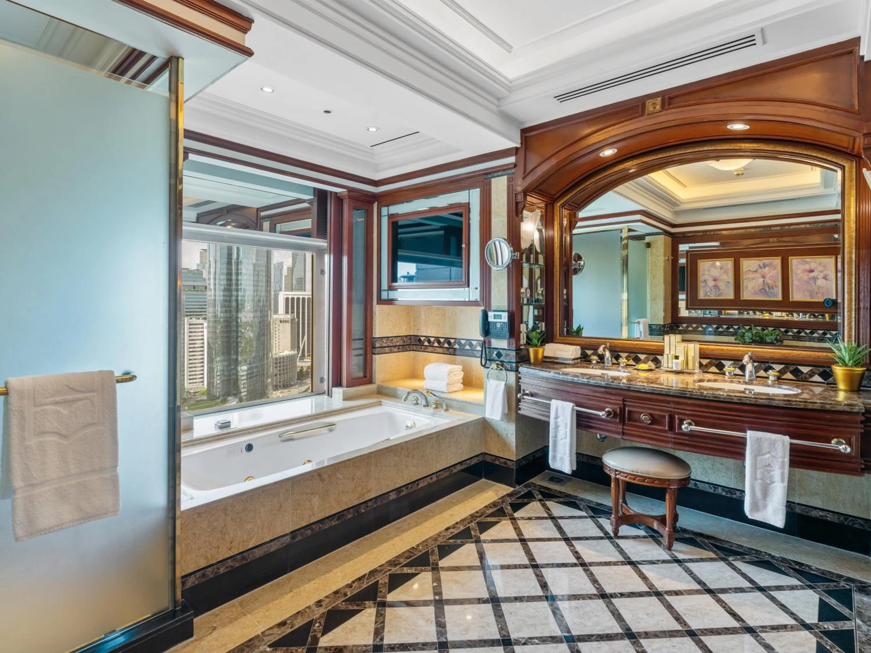 Bathroom, Bed in Makati Shangri-La, Manila