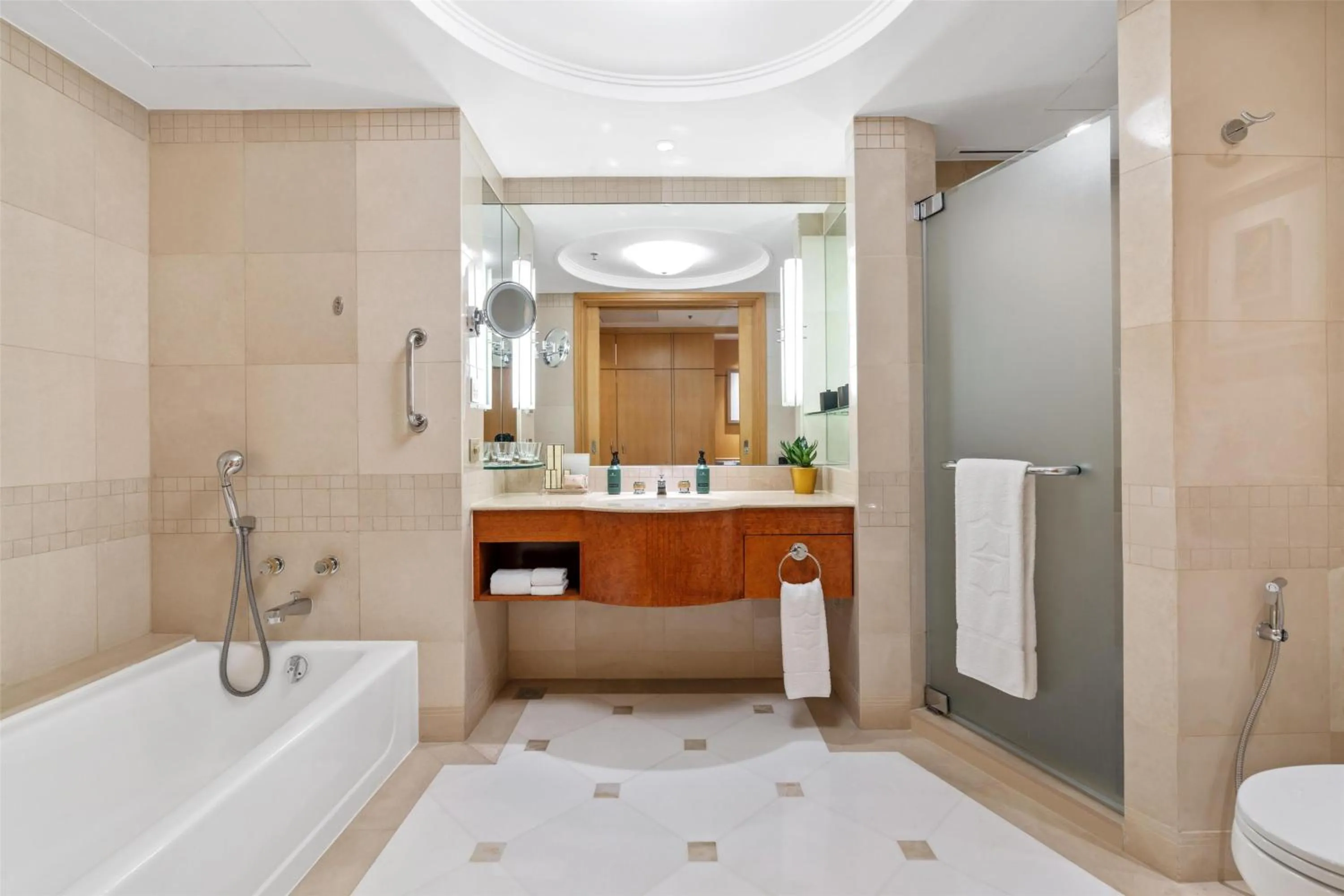 Bathroom in Makati Shangri-La, Manila