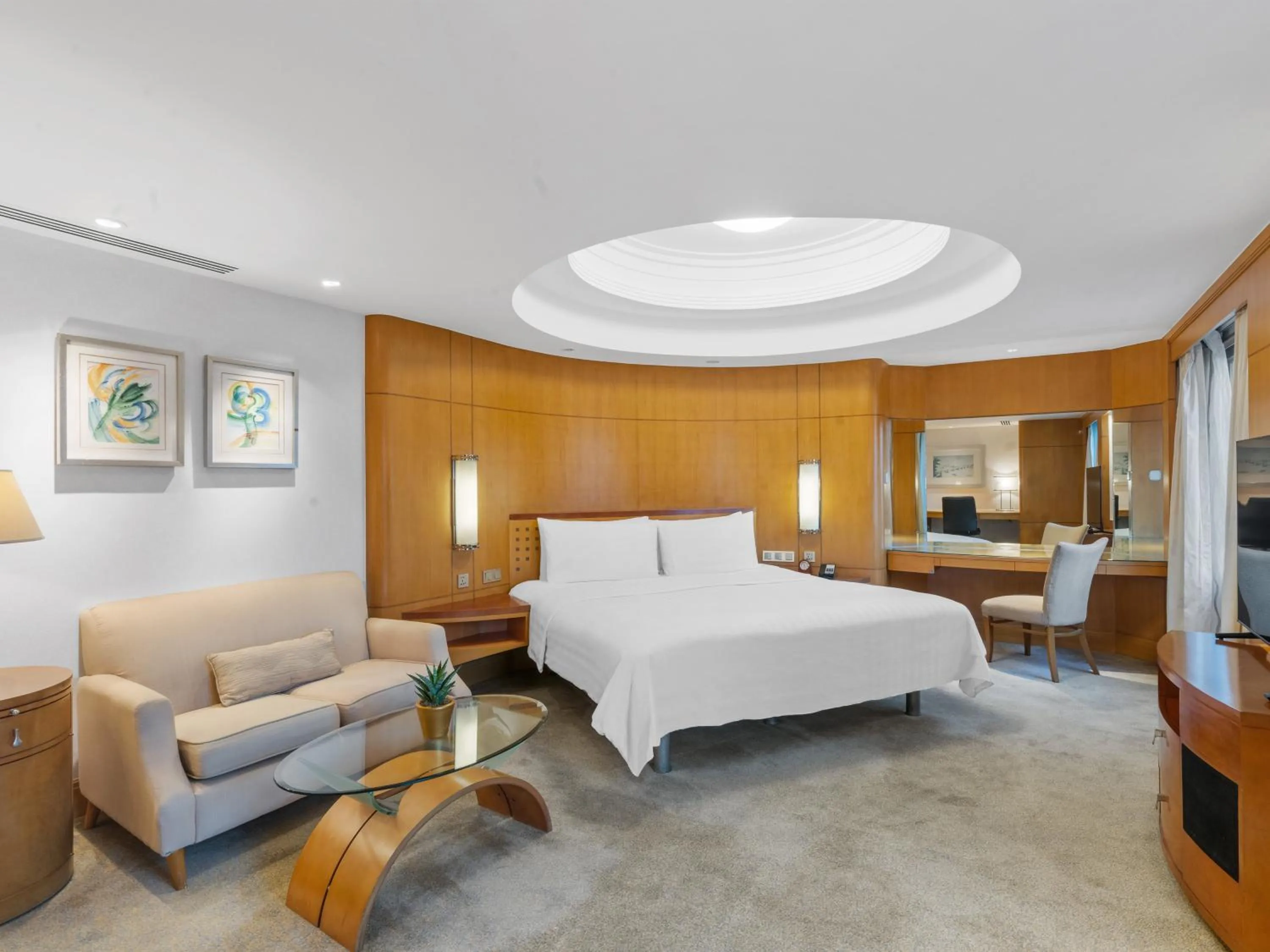 Bedroom, Bed in Makati Shangri-La, Manila