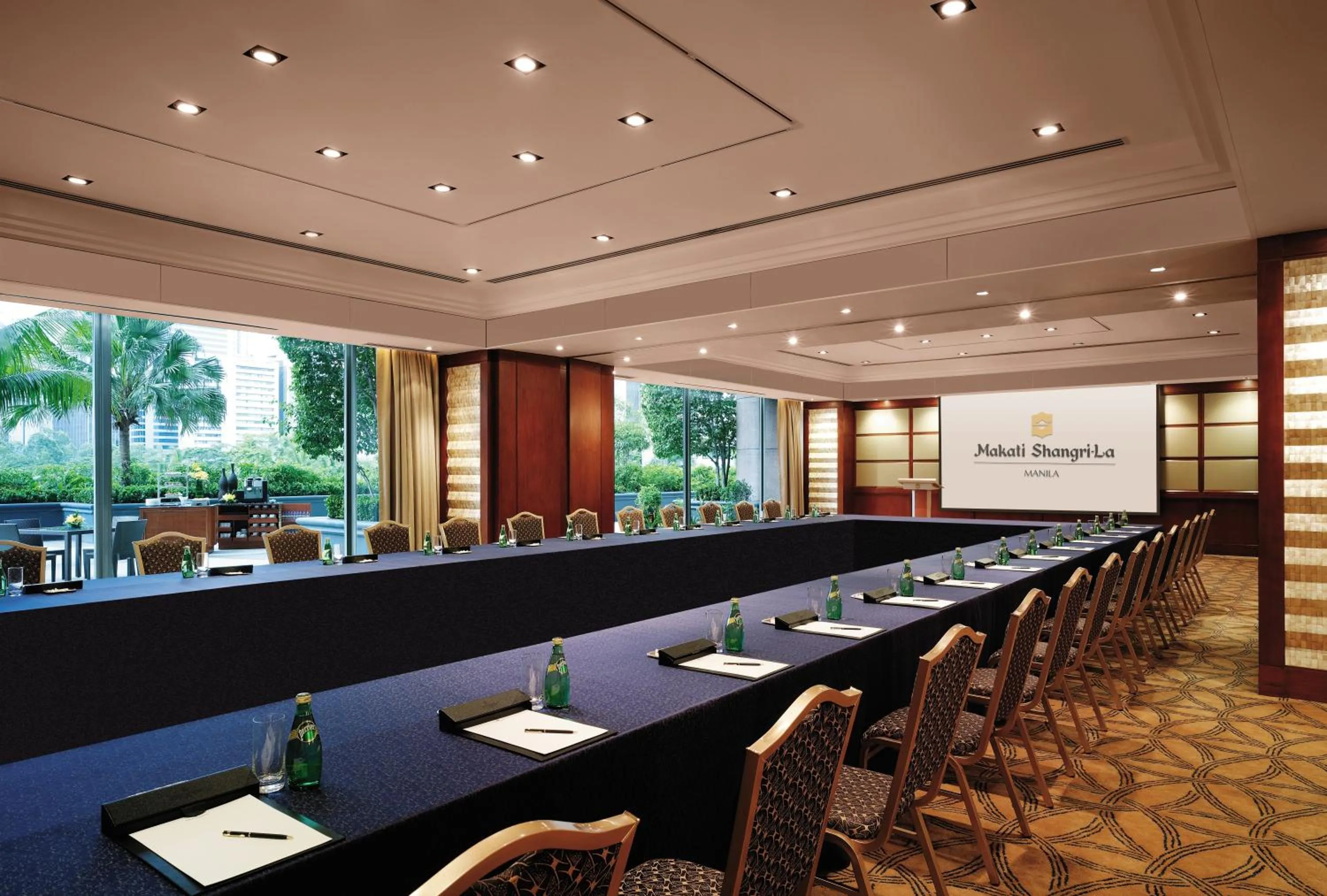 Business facilities in Makati Shangri-La, Manila