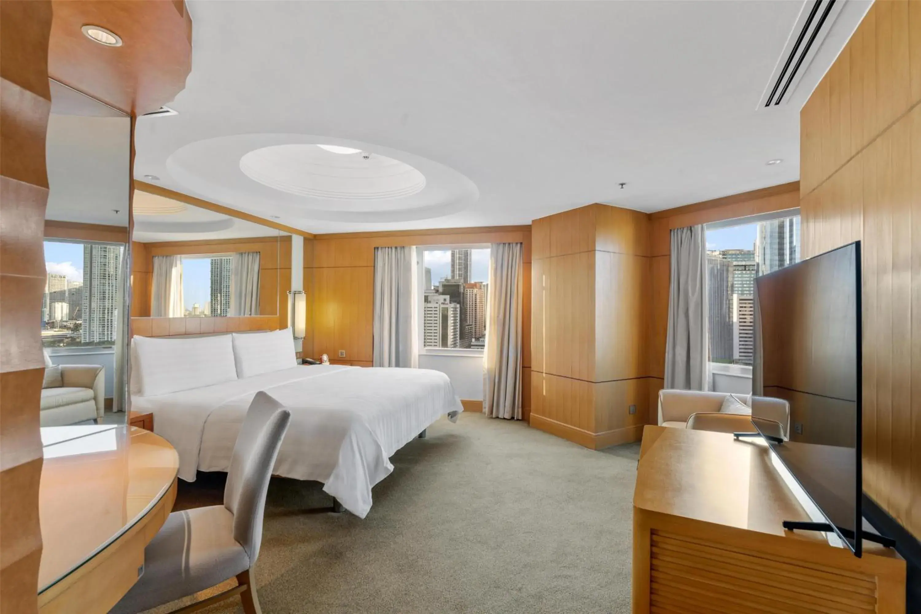 Deluxe Suite in Makati Shangri-La, Manila Deluxe Suite in Makati Shangri-La, Manila