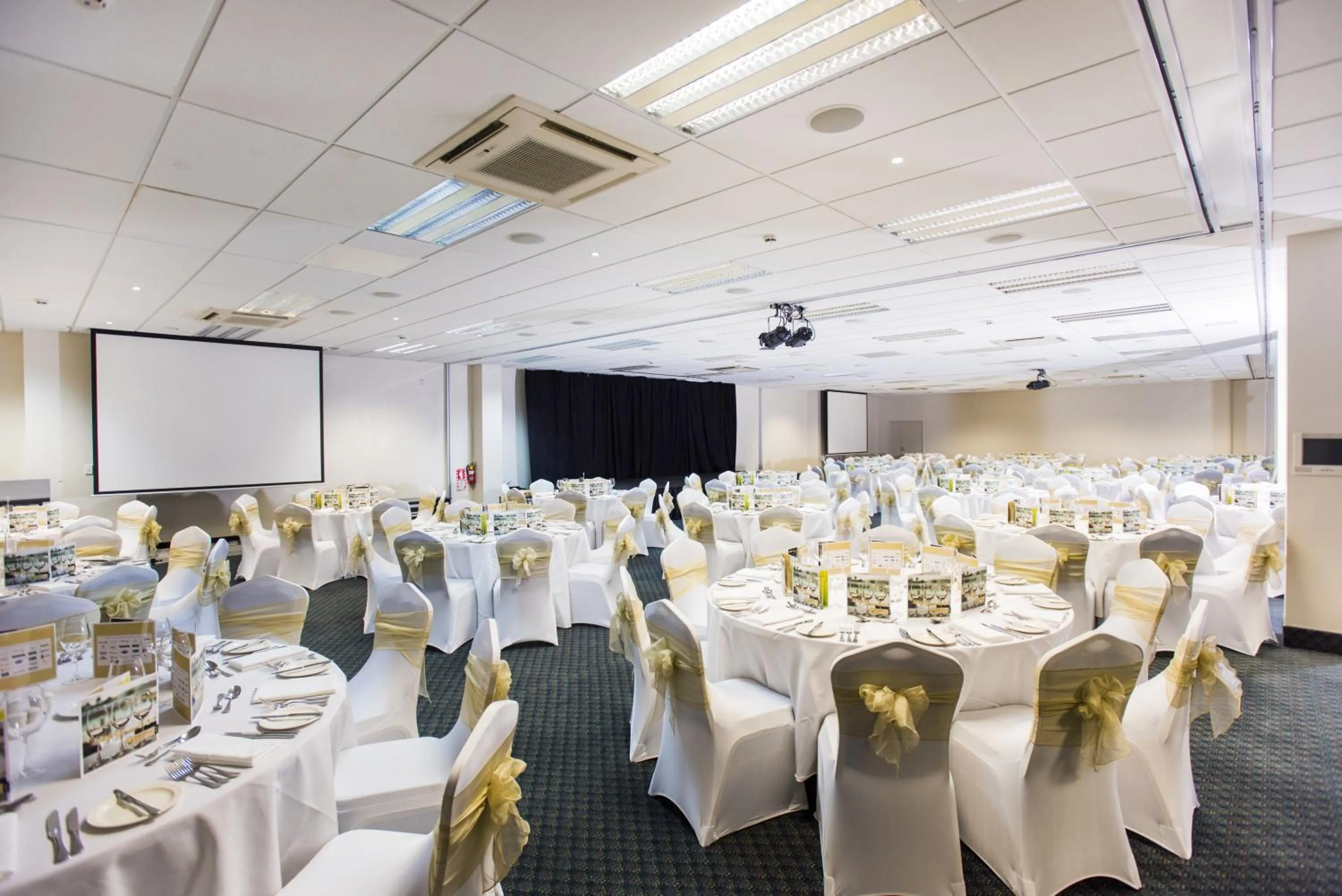 Banquet/Function facilities in Emerald Hotel