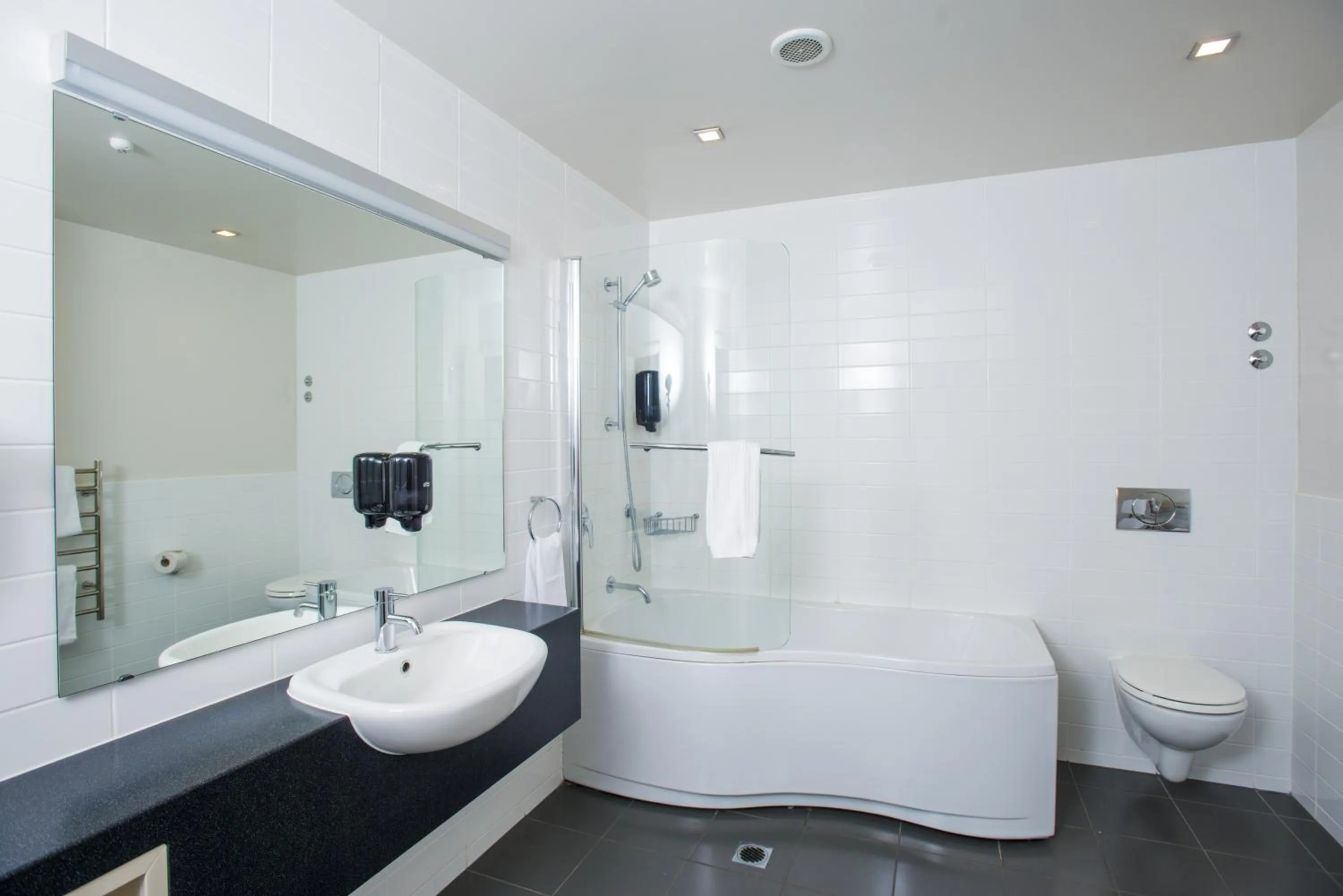 Bathroom in Emerald Hotel