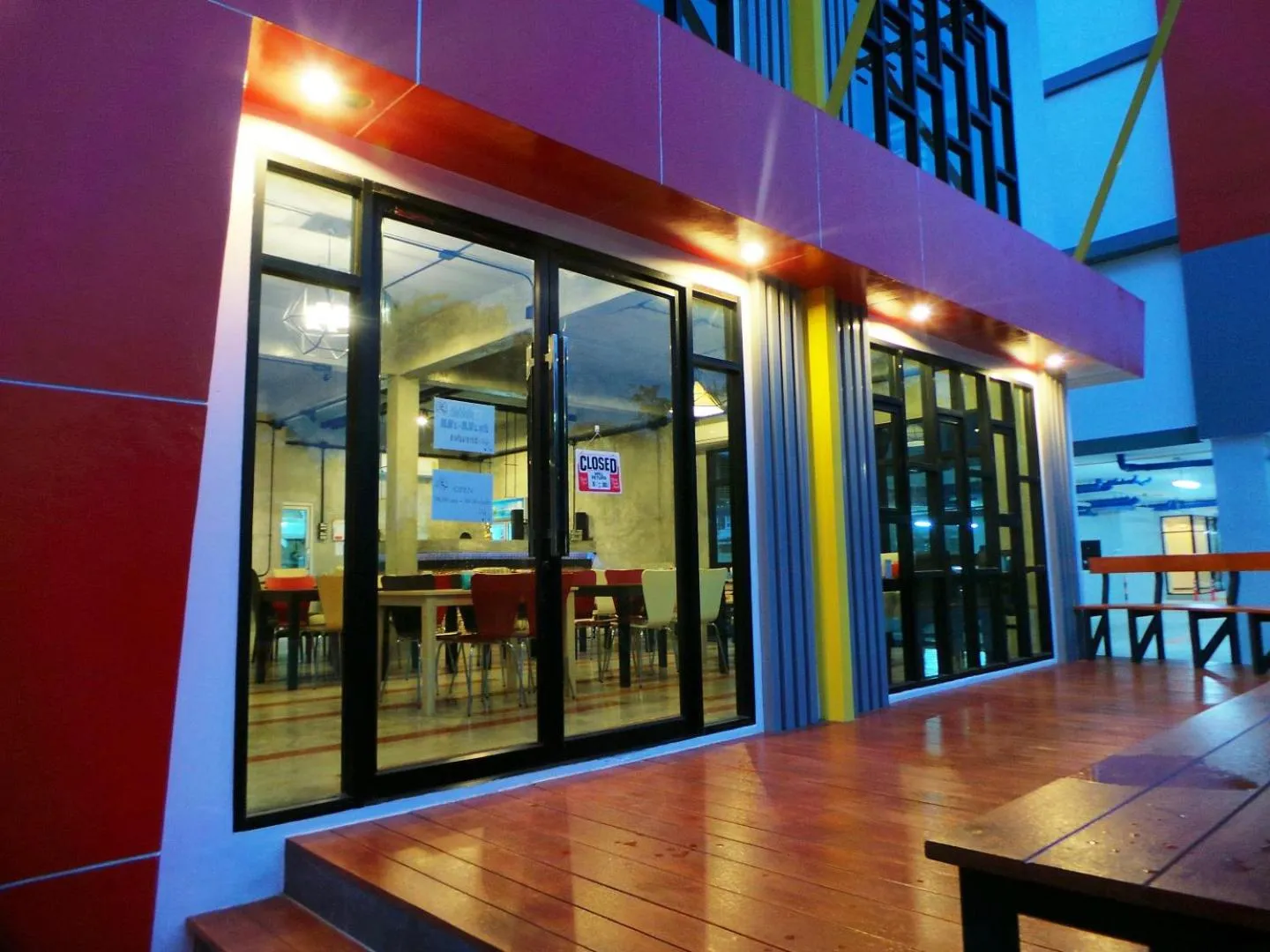 Restaurant/places to eat in The Icon service apartment