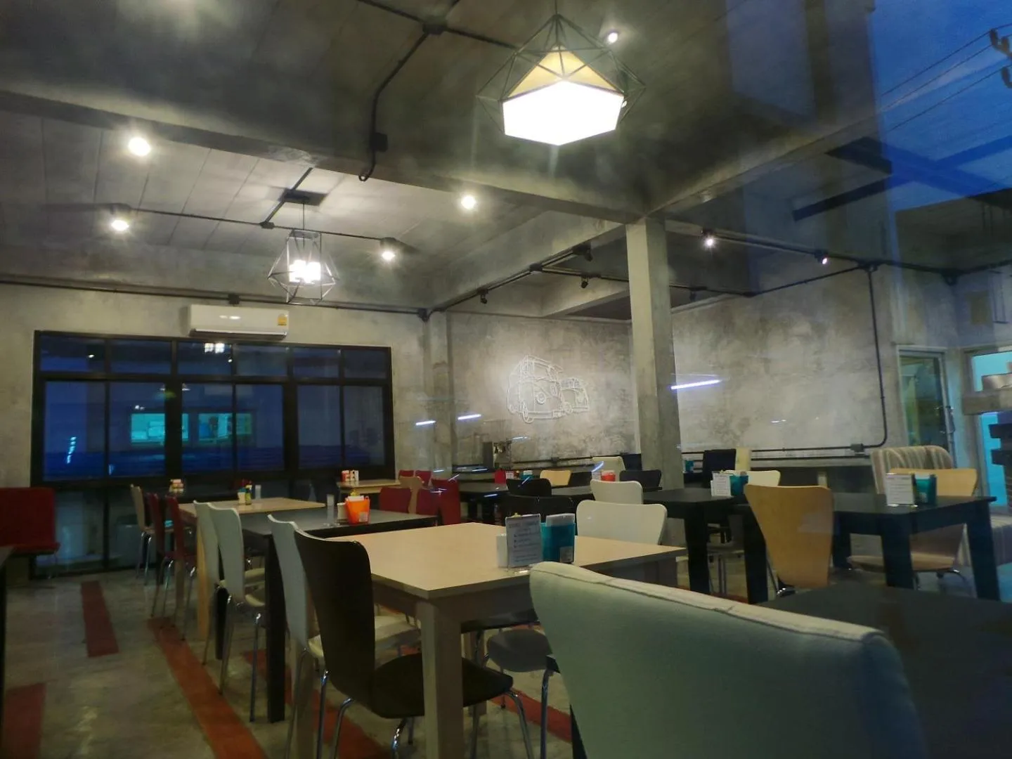 Restaurant/places to eat in The Icon service apartment